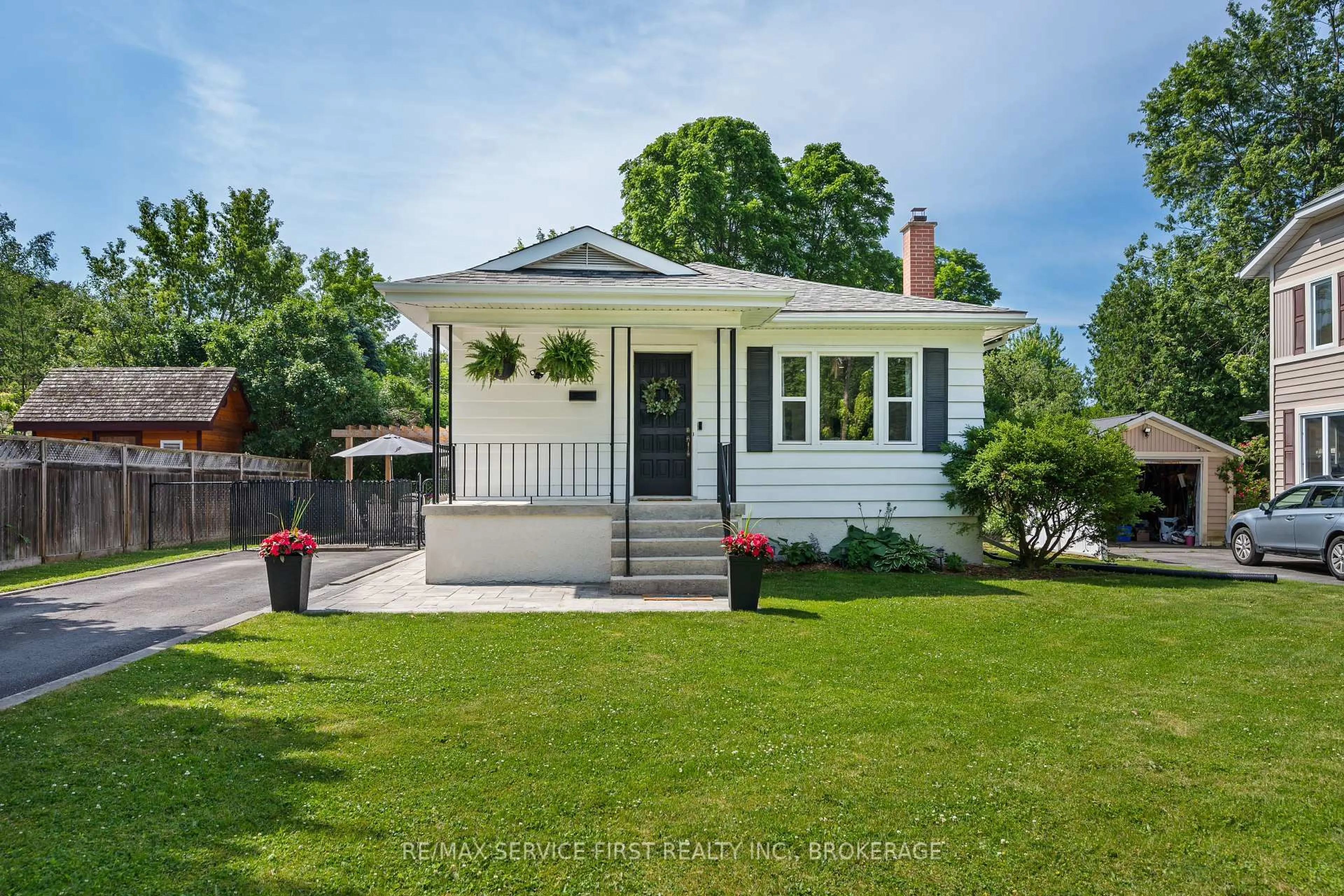 Home with vinyl exterior material, street for 356 Glengarry St, Kingston Ontario K7M 3K2