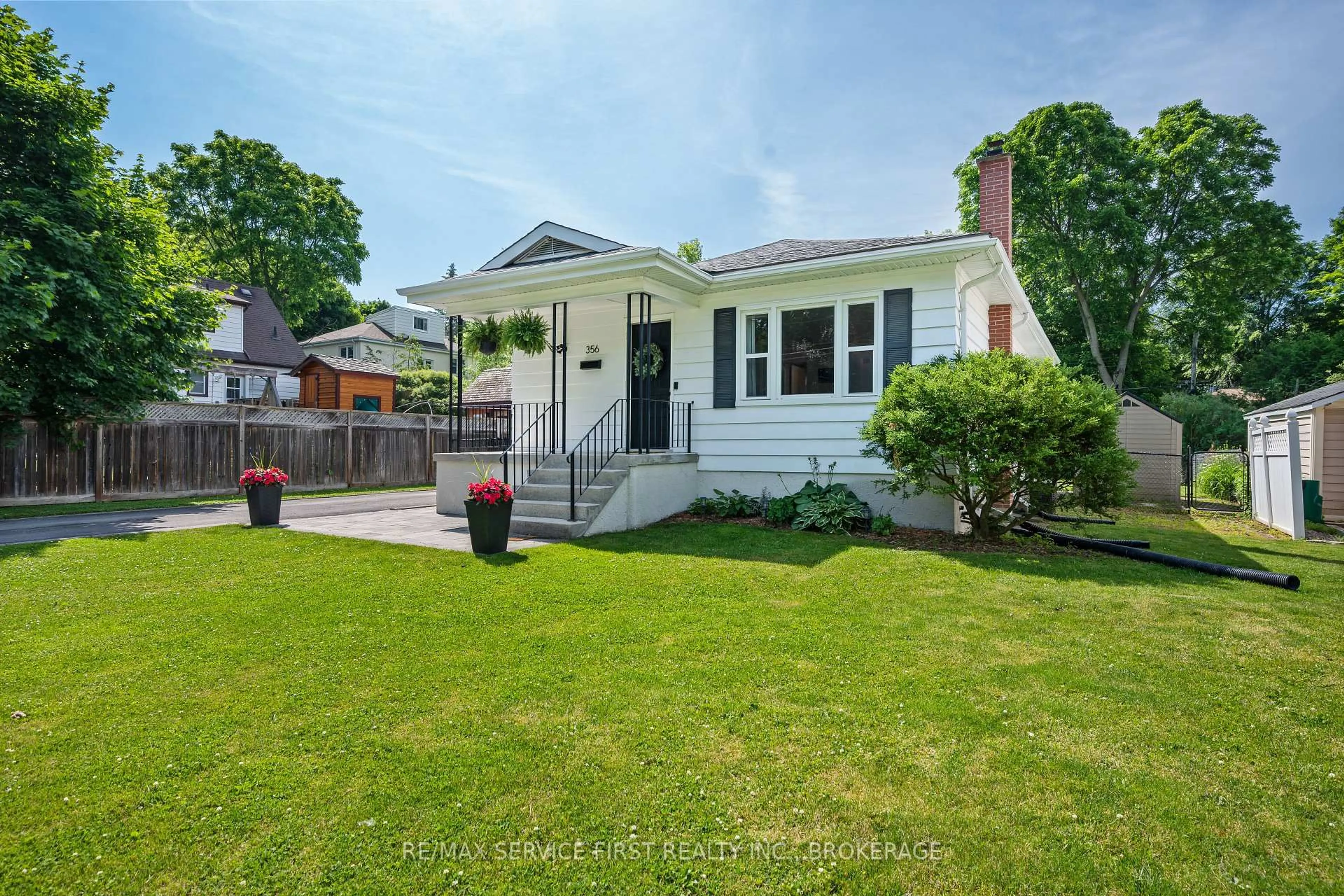 A pic from outside/outdoor area/front of a property/back of a property/a pic from drone, street for 356 Glengarry St, Kingston Ontario K7M 3K2
