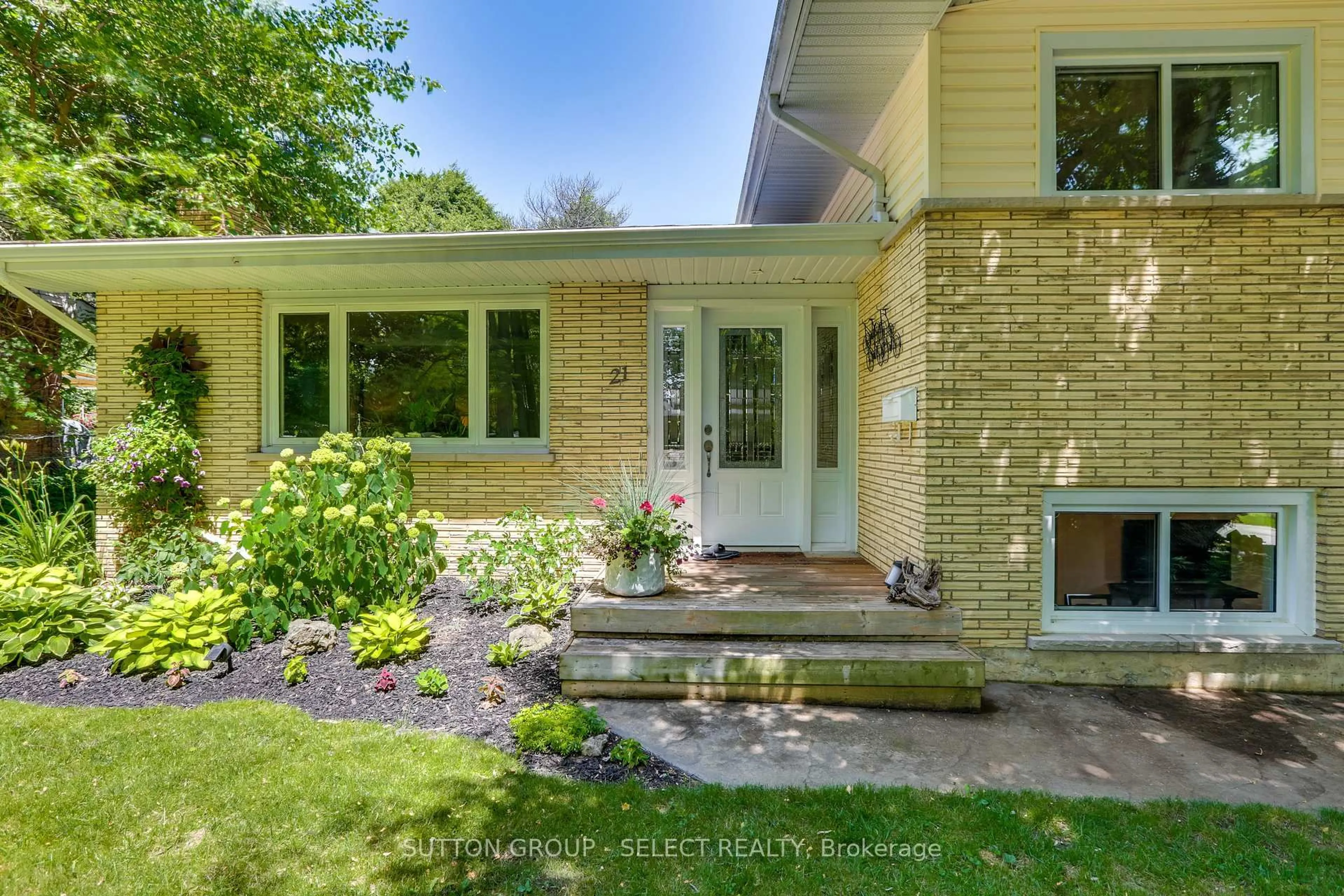 Unknown for 21 Brentwood Cres, London North Ontario N6G 1X4