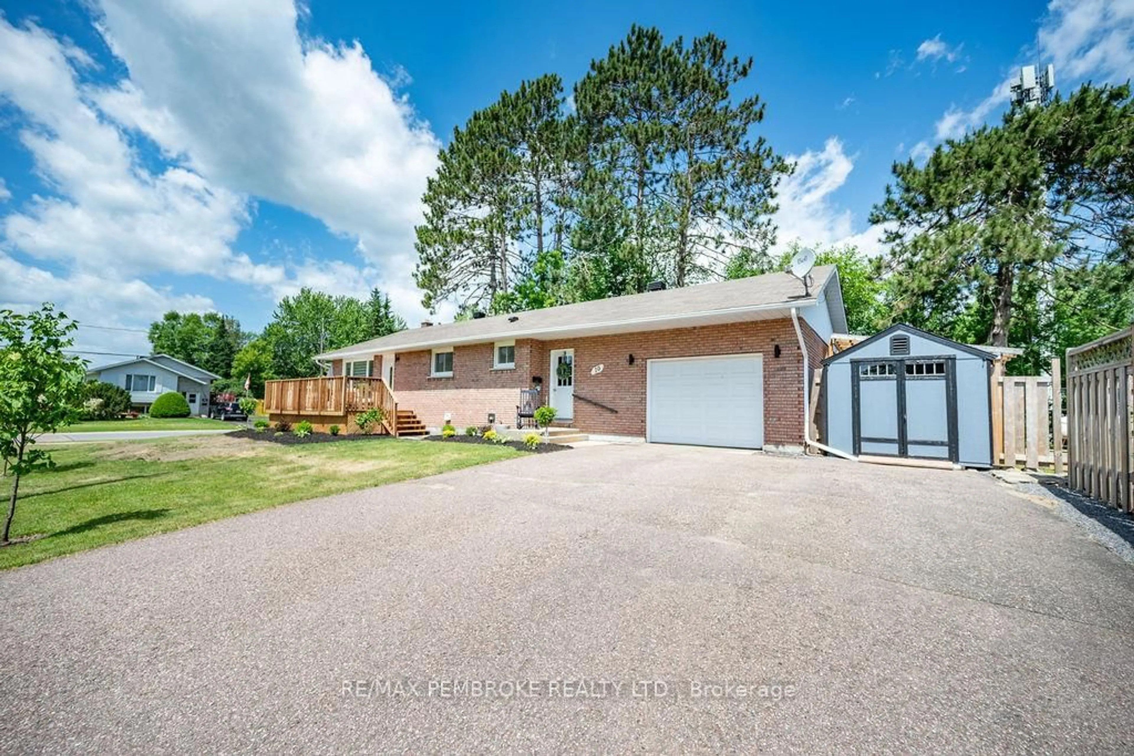 A pic from outside/outdoor area/front of a property/back of a property/a pic from drone, unknown for 10 Edith St, Petawawa Ontario K8H 3E7
