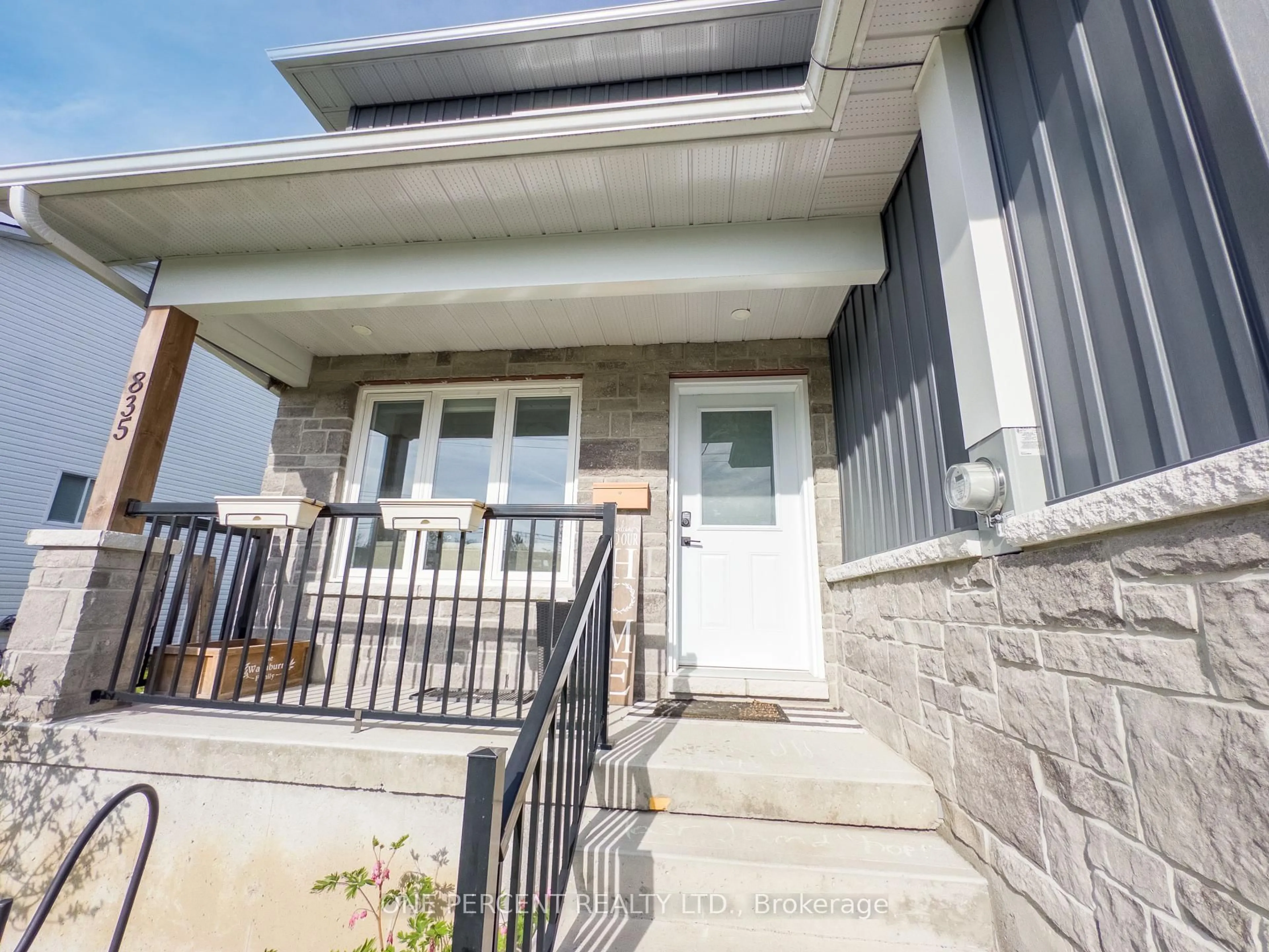 Home with vinyl exterior material, street for 835 Queen St, Gananoque Ontario K7G 2B5