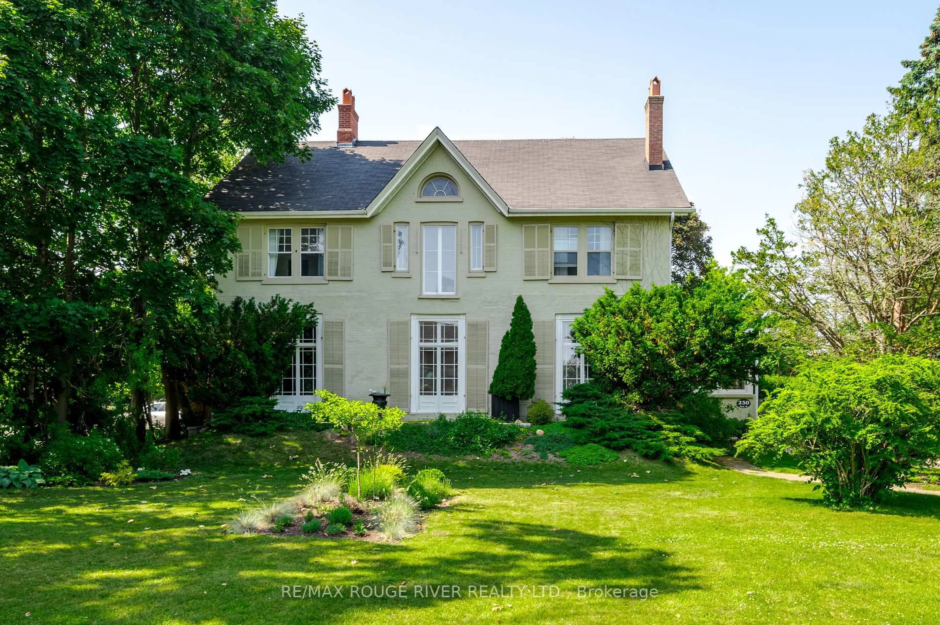 A pic from outside/outdoor area/front of a property/back of a property/a pic from drone, building for 230 King St, Cobourg Ontario K9A 2N3