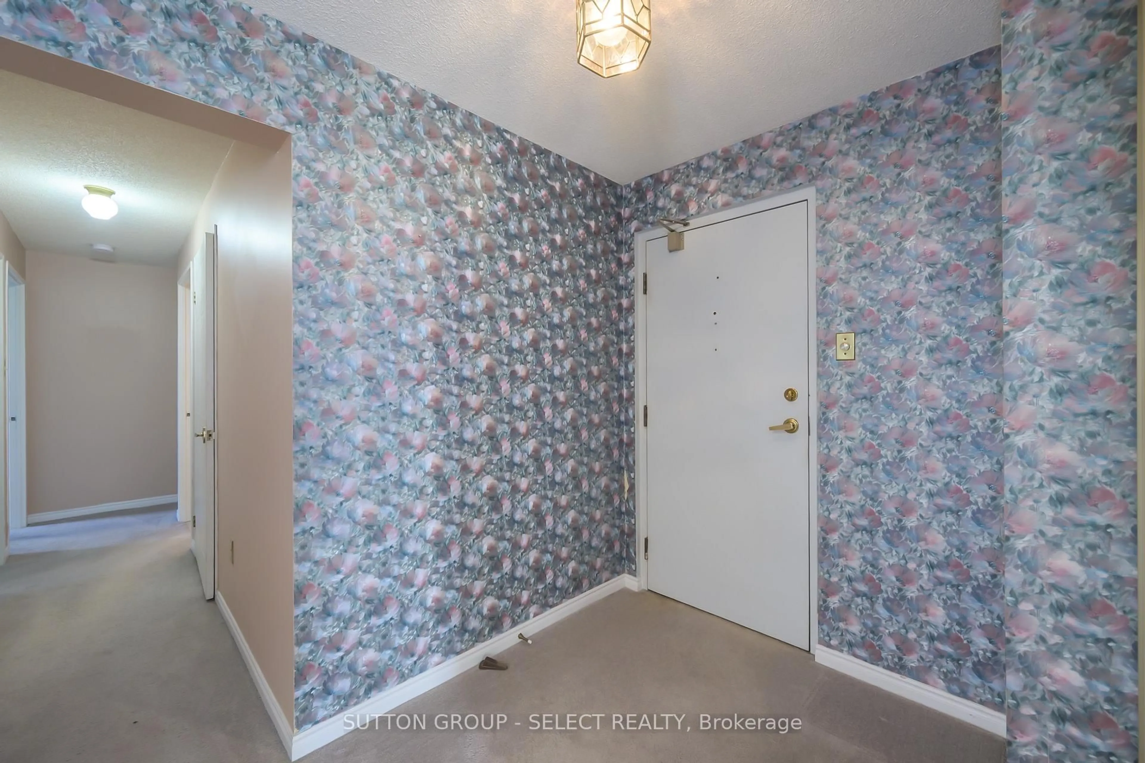 Indoor entryway for 570 Proudfoot Lane #604, London North Ontario N6G 4Z1