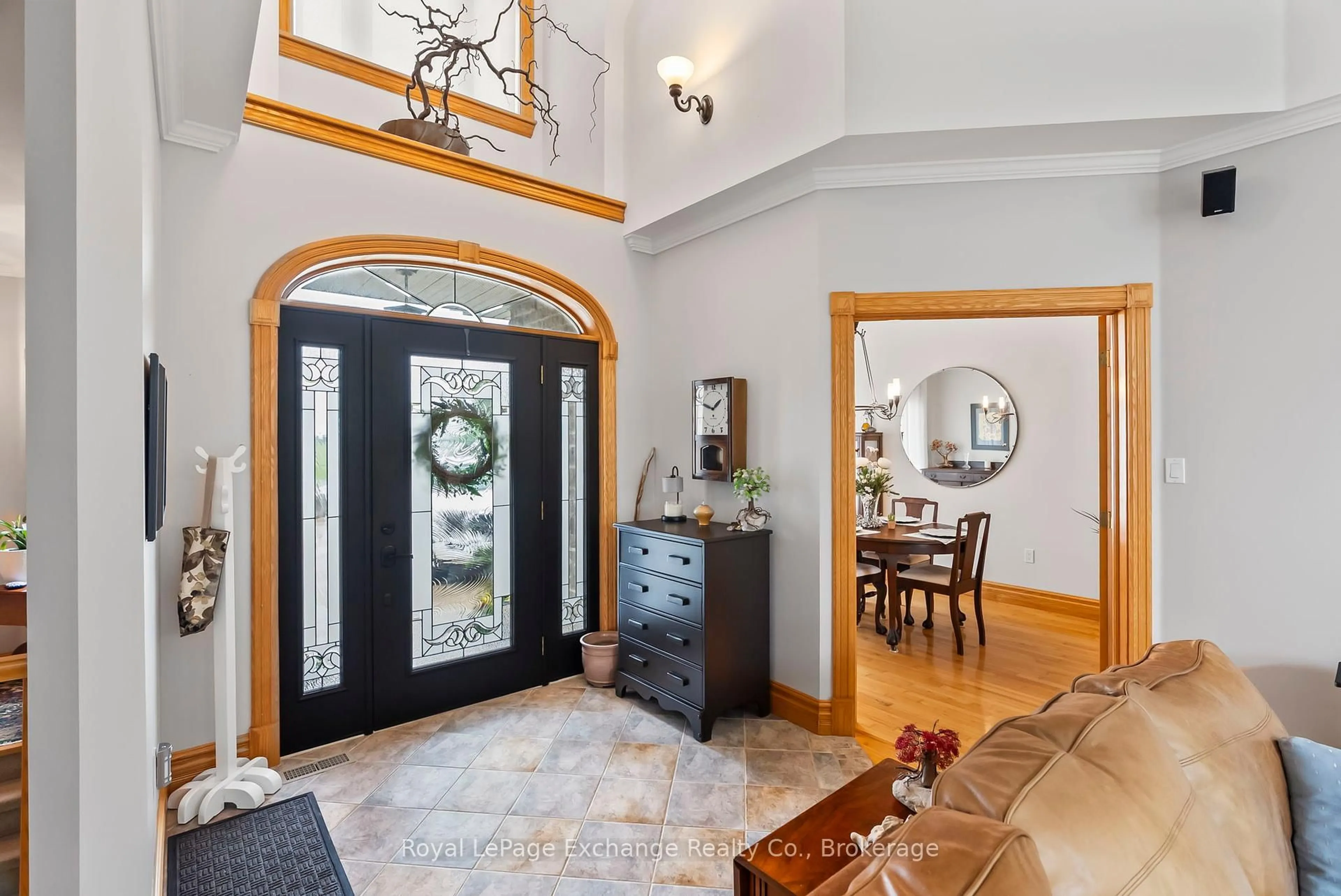 Indoor entryway for 784 Lake Range Dr, Huron-Kinloss Ontario N2Z 0B3