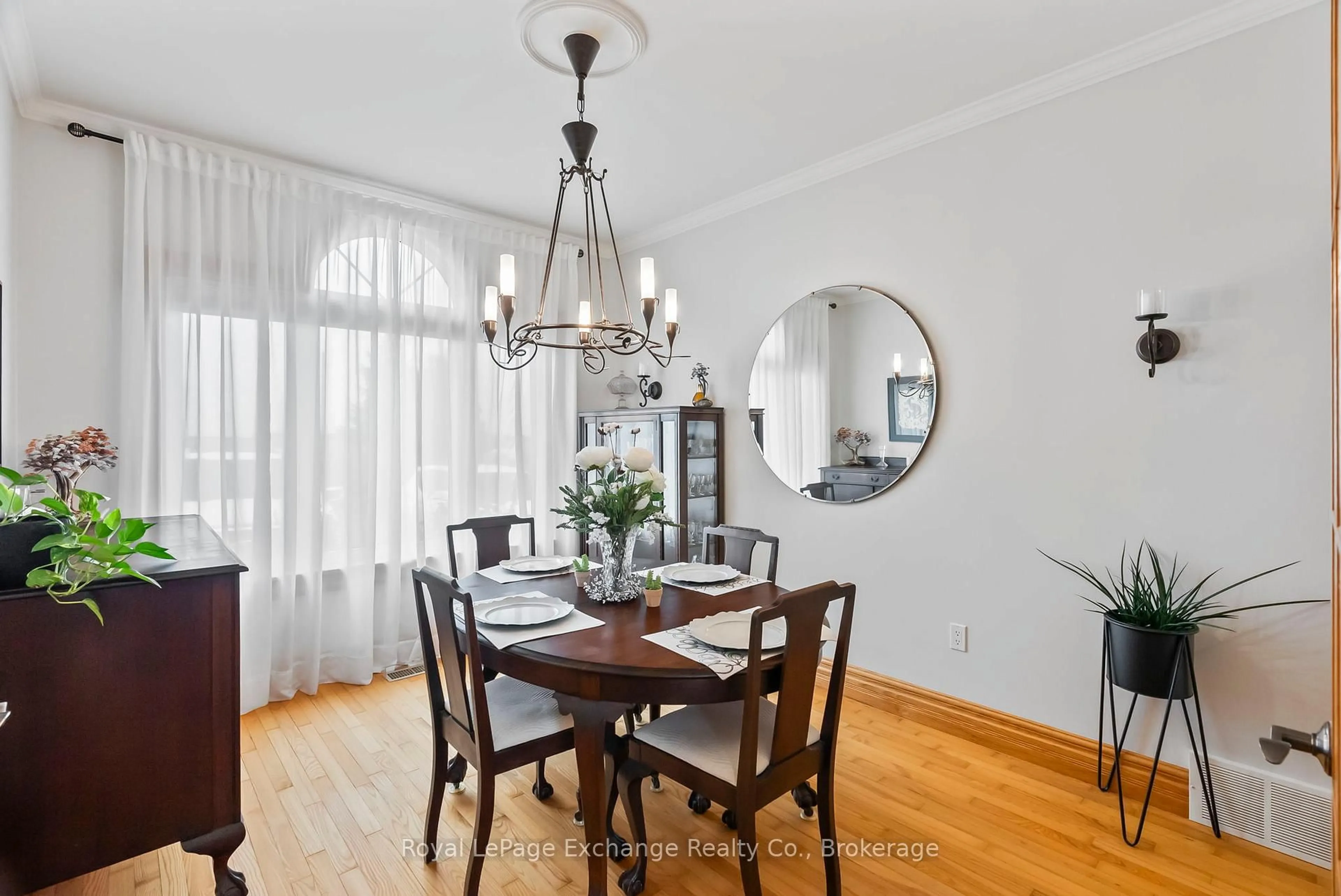 Dining room, wood/laminate floor for 784 Lake Range Dr, Huron-Kinloss Ontario N2Z 0B3