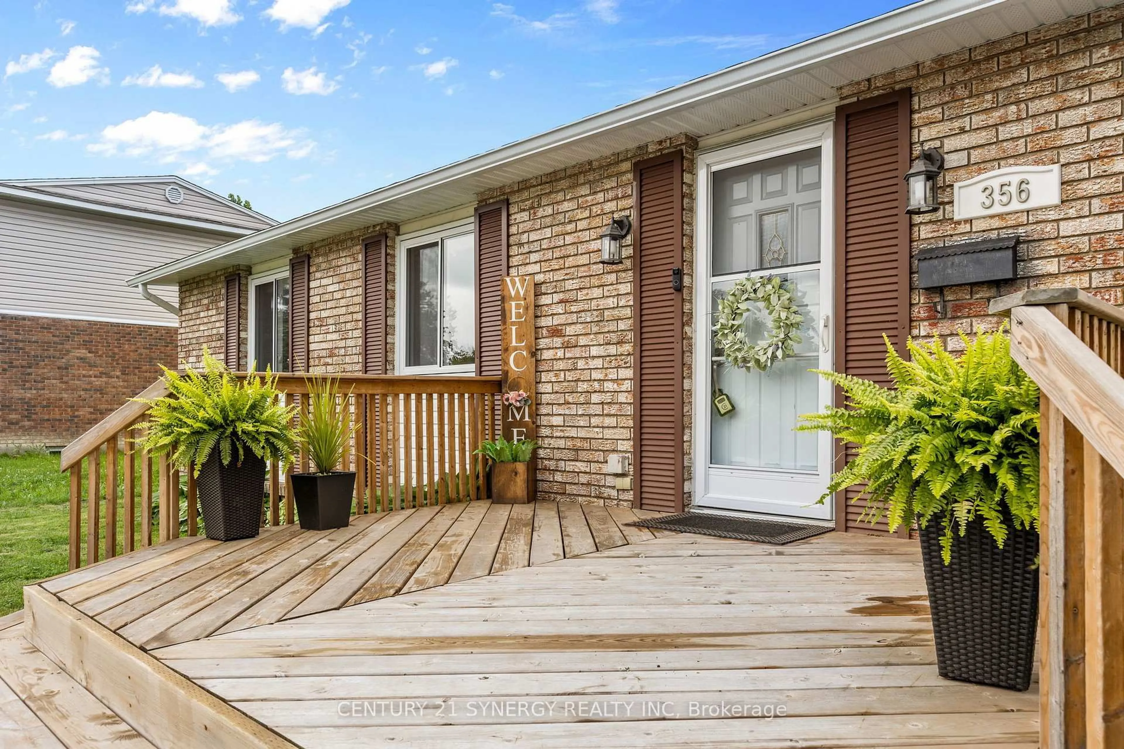 Home with brick exterior material, street for 356 Amiens St, Ottawa Ontario K1E 1N9