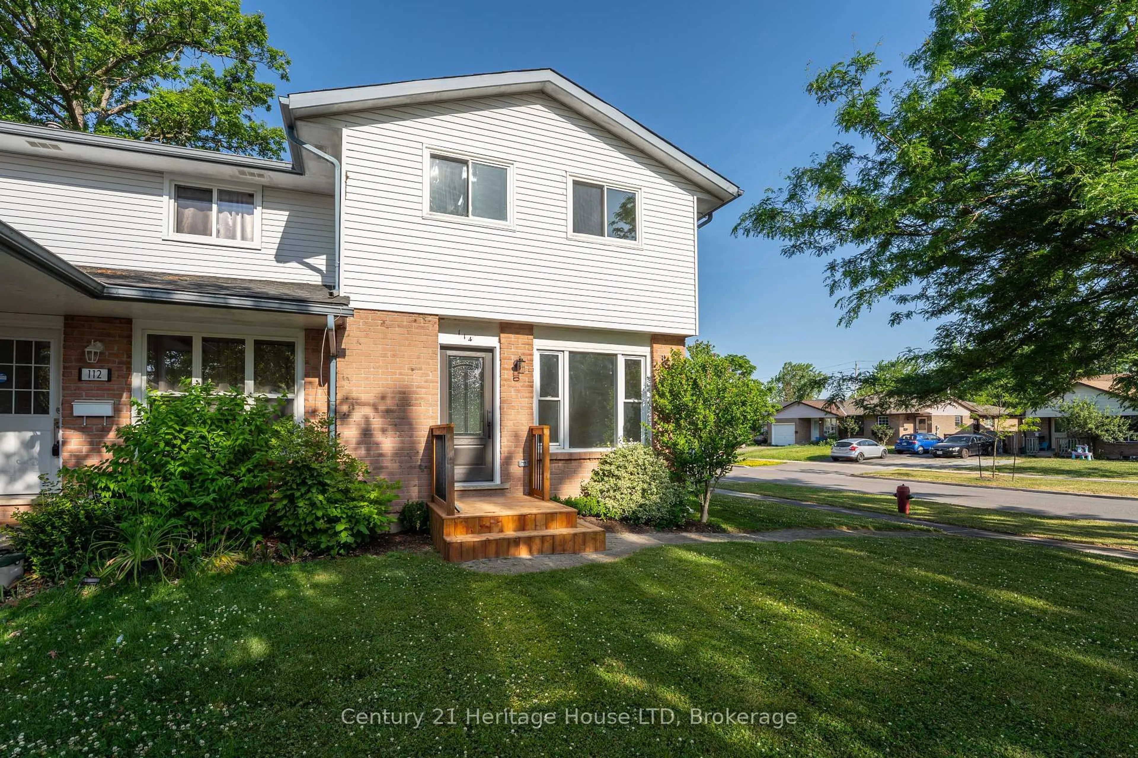 Home with brick exterior material, street for 114 NORTHGATE Dr, Welland Ontario L3C 5Y5