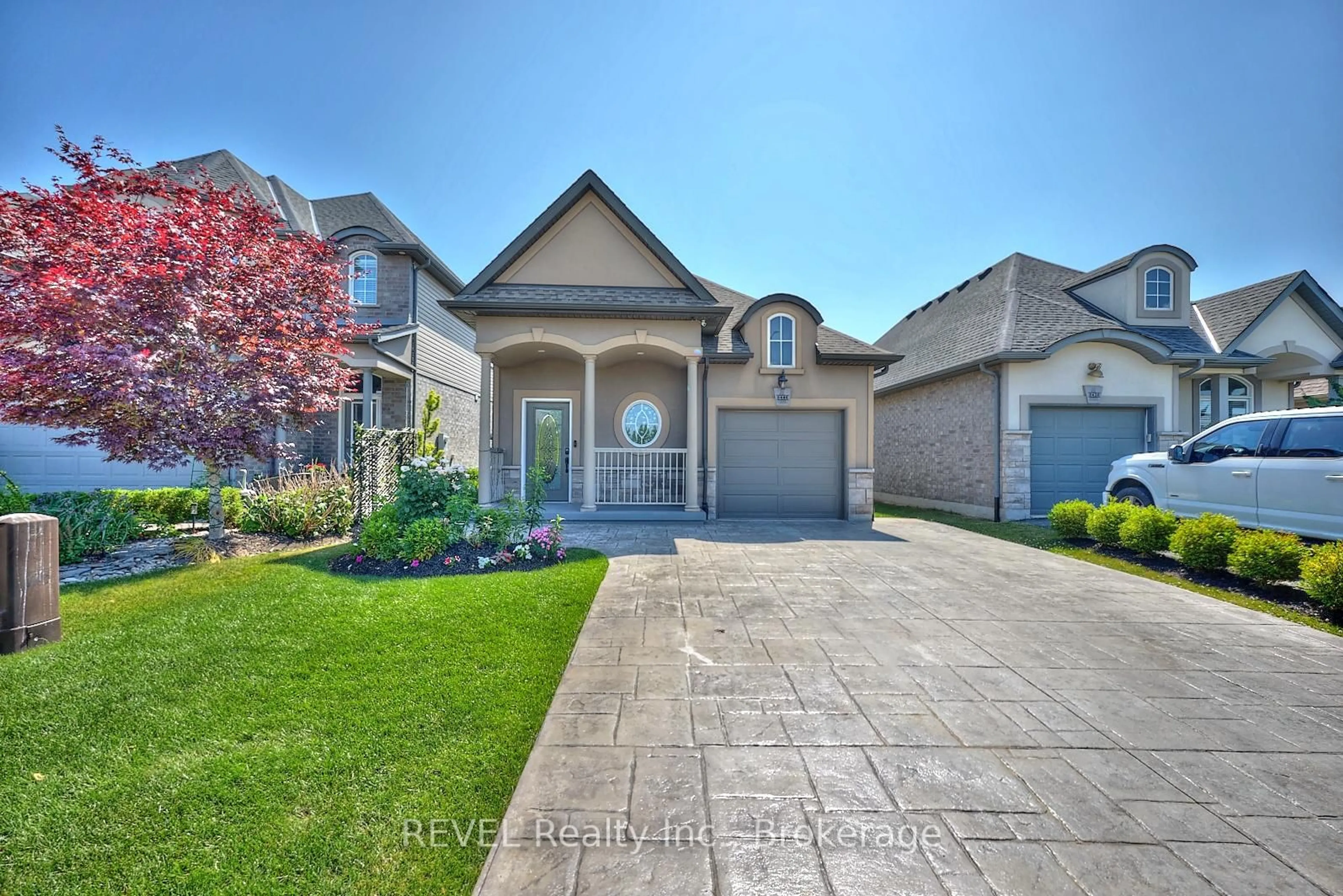 Home with brick exterior material, street for 8446 Jennifer Cres, Niagara Falls Ontario L2H 0J3