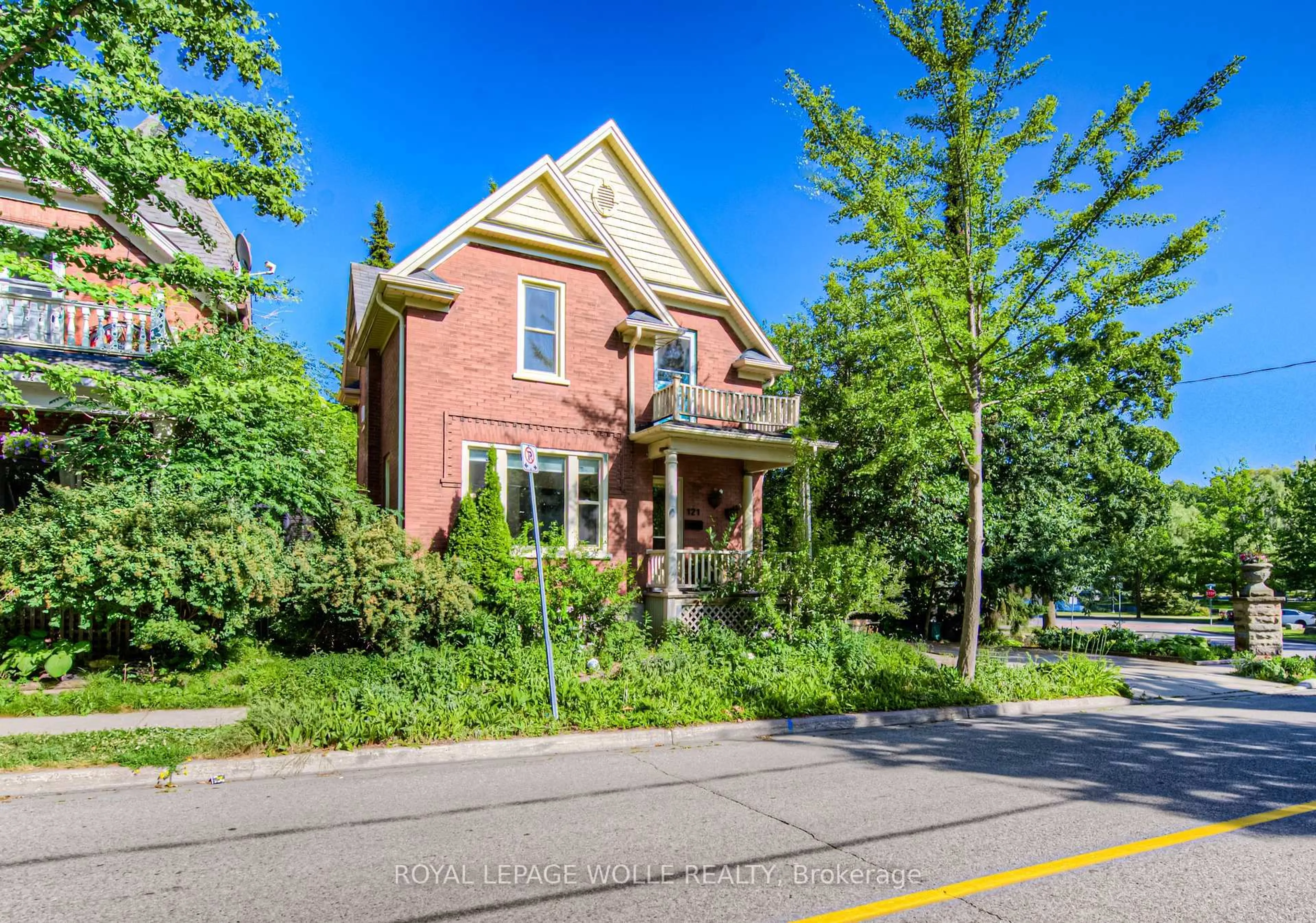 Home with brick exterior material, street for 121 Water St, Kitchener Ontario N2G 1Z4