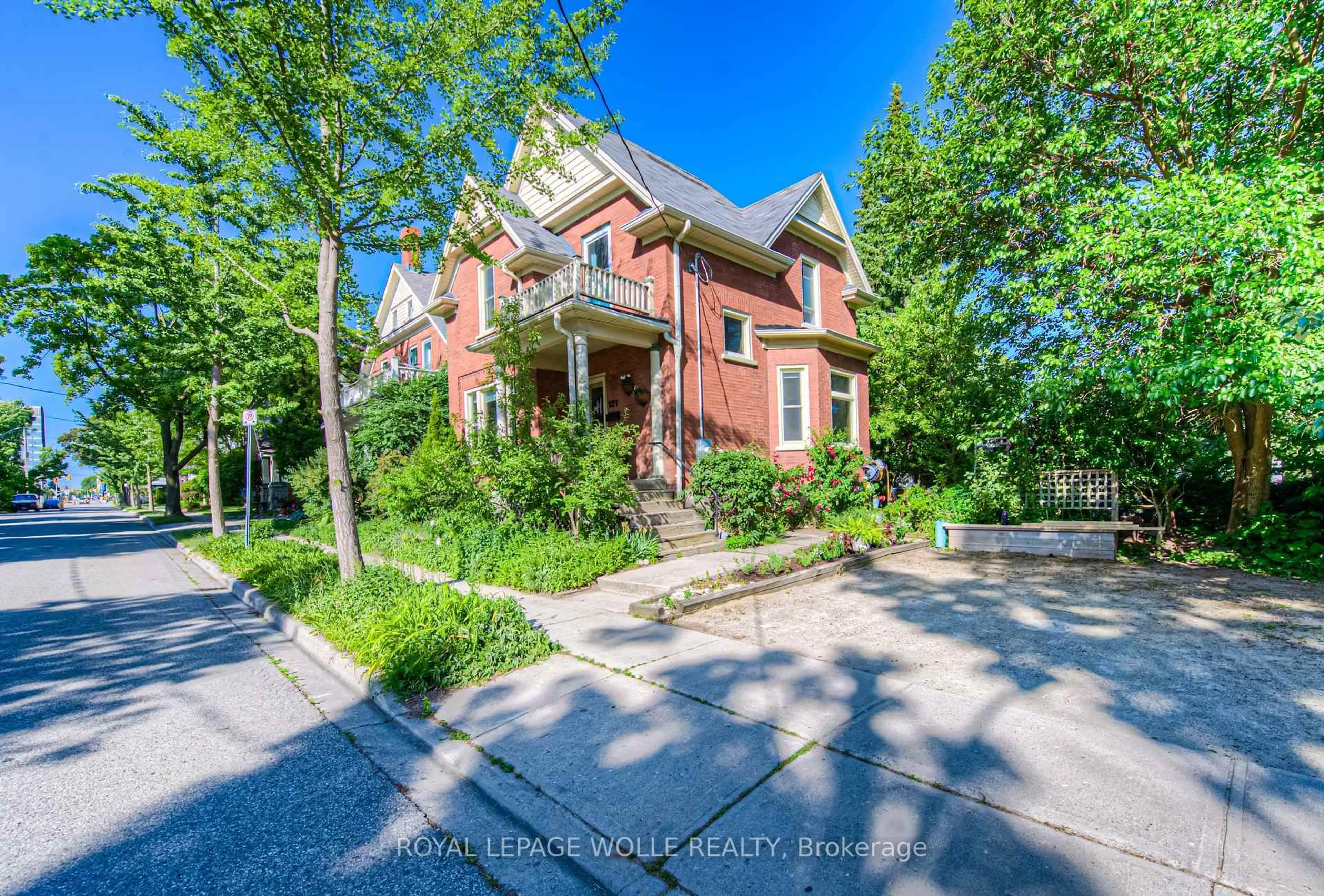Home with brick exterior material, street for 121 Water St, Kitchener Ontario N2G 1Z4