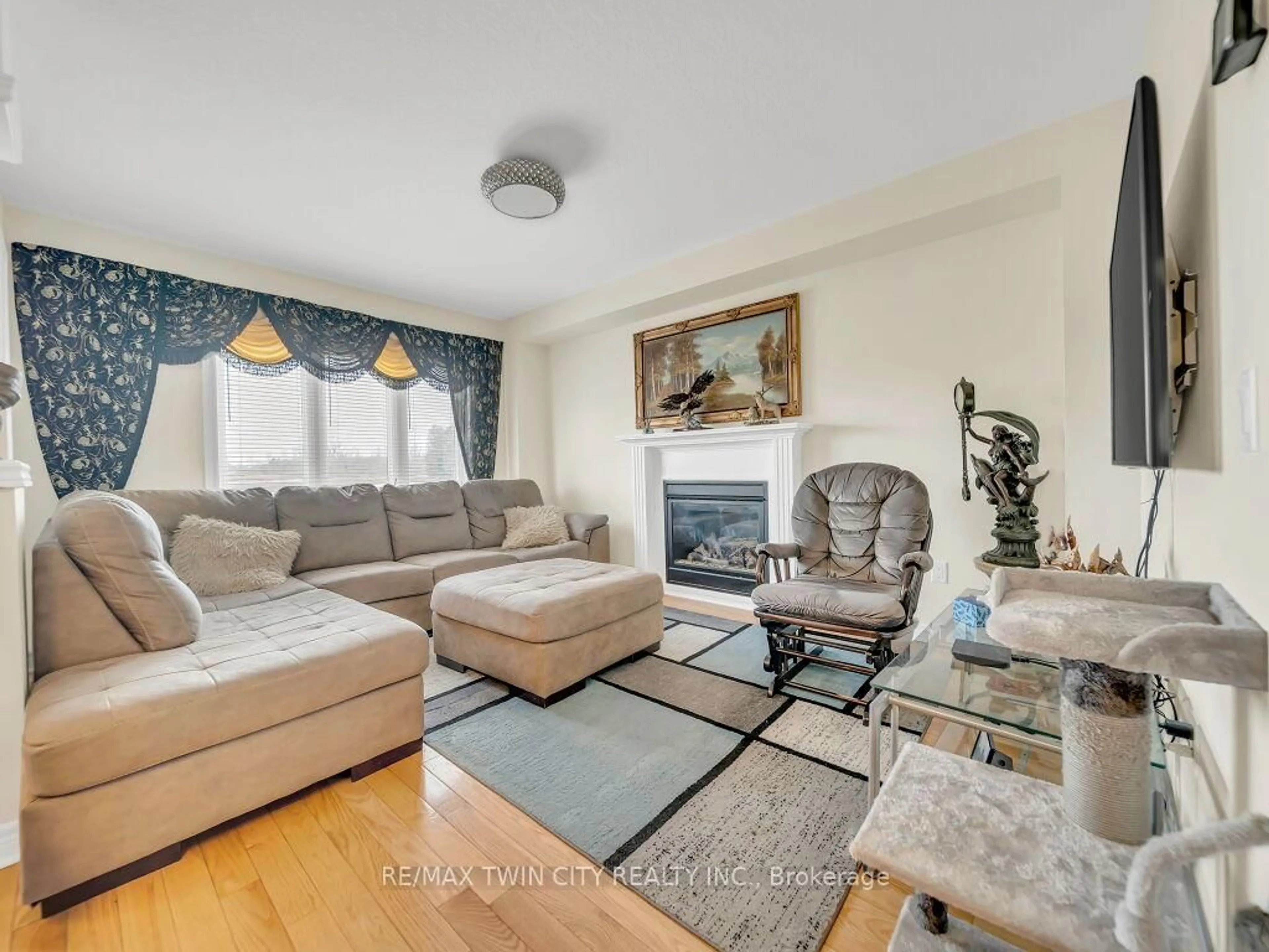 Living room with furniture, unknown for 561 Baldwin Cres, Woodstock Ontario N4T 0J4