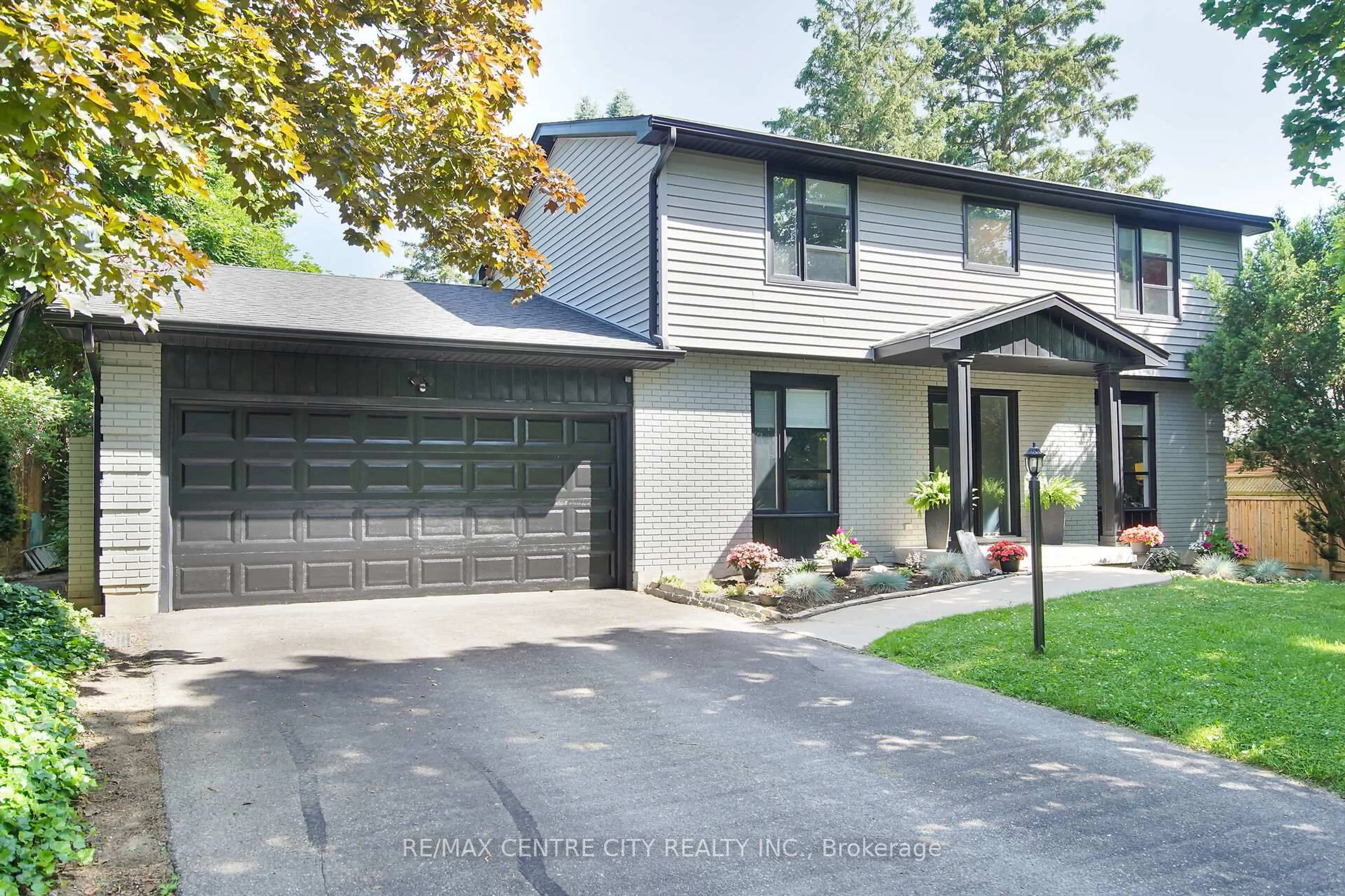 Home with brick exterior material, street for 187 Wychwood Park, London North Ontario N6G 1S2