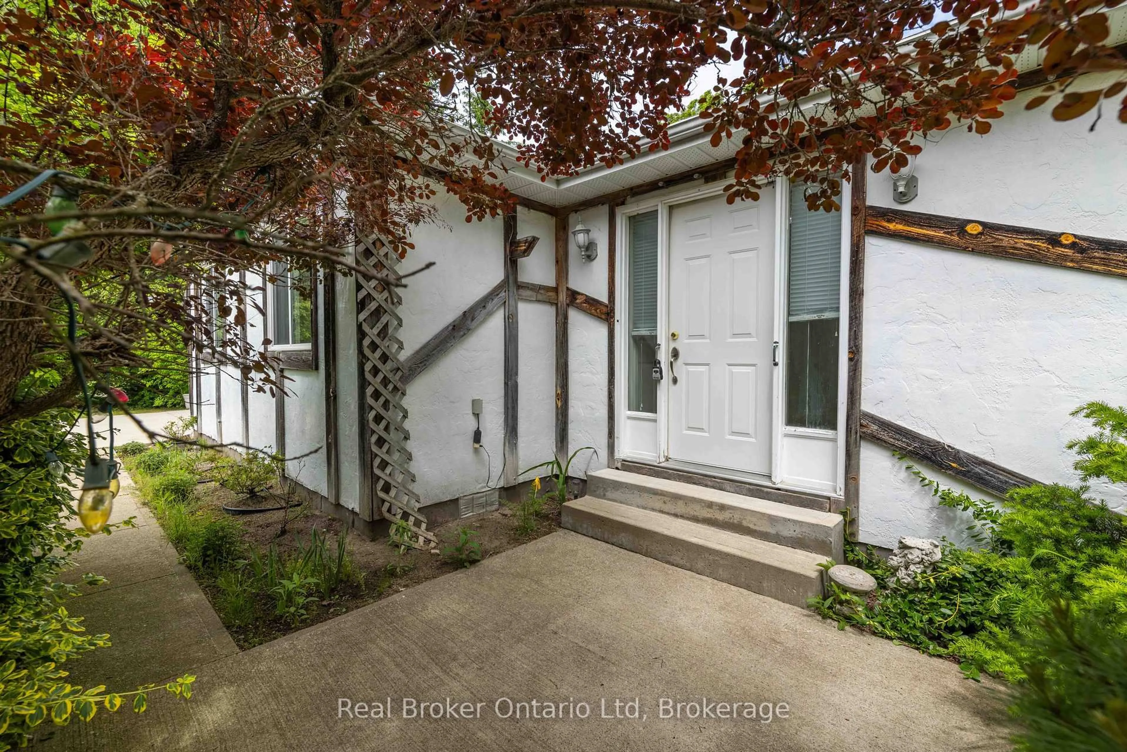Indoor entryway for 19 Sandy Pines Tr, South Bruce Peninsula Ontario N0H 2G0
