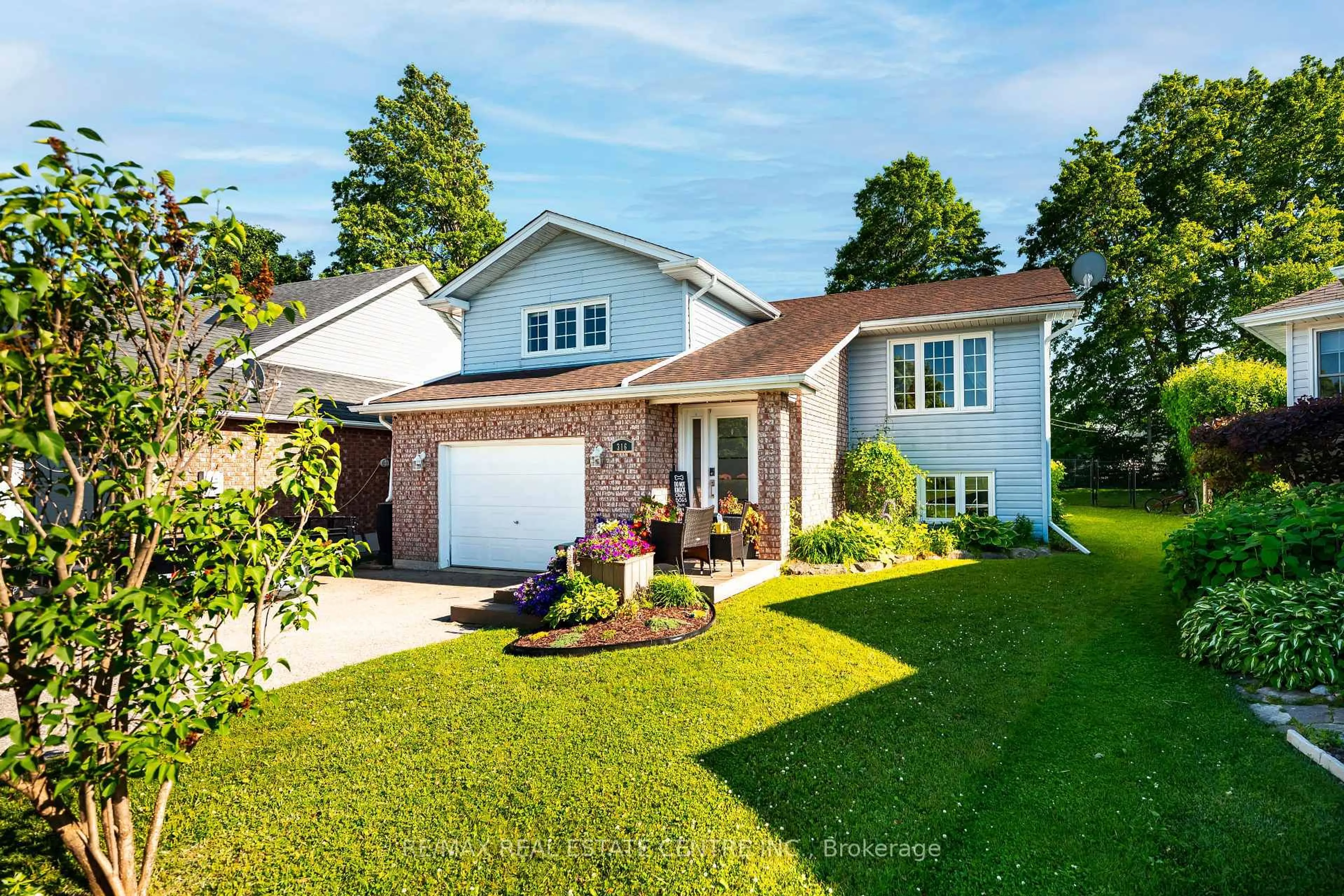 Home with brick exterior material, street for 316 Olde Village Crt, Shelburne Ontario L0N 1S2