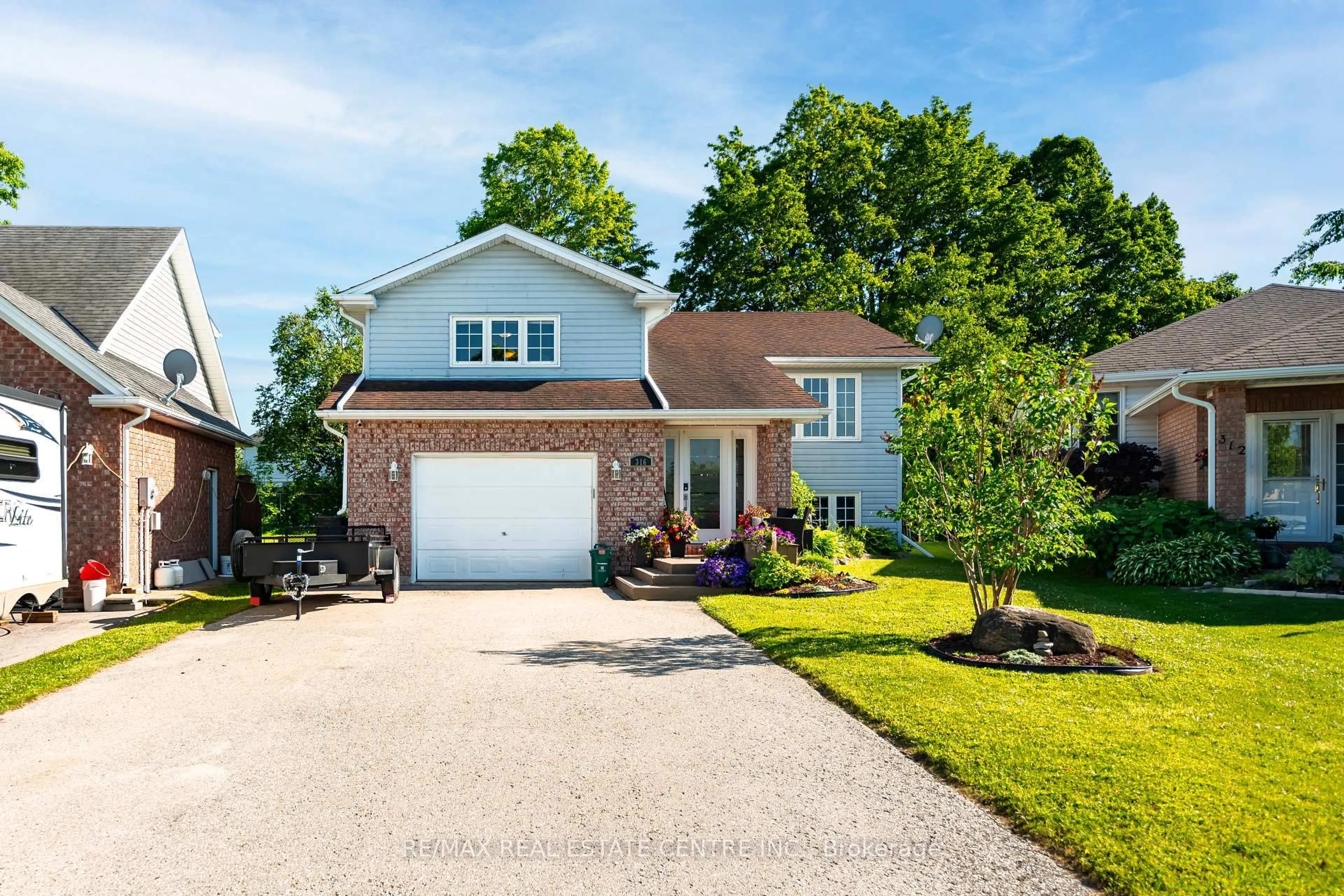 Home with brick exterior material, street for 316 Olde Village Crt, Shelburne Ontario L0N 1S2