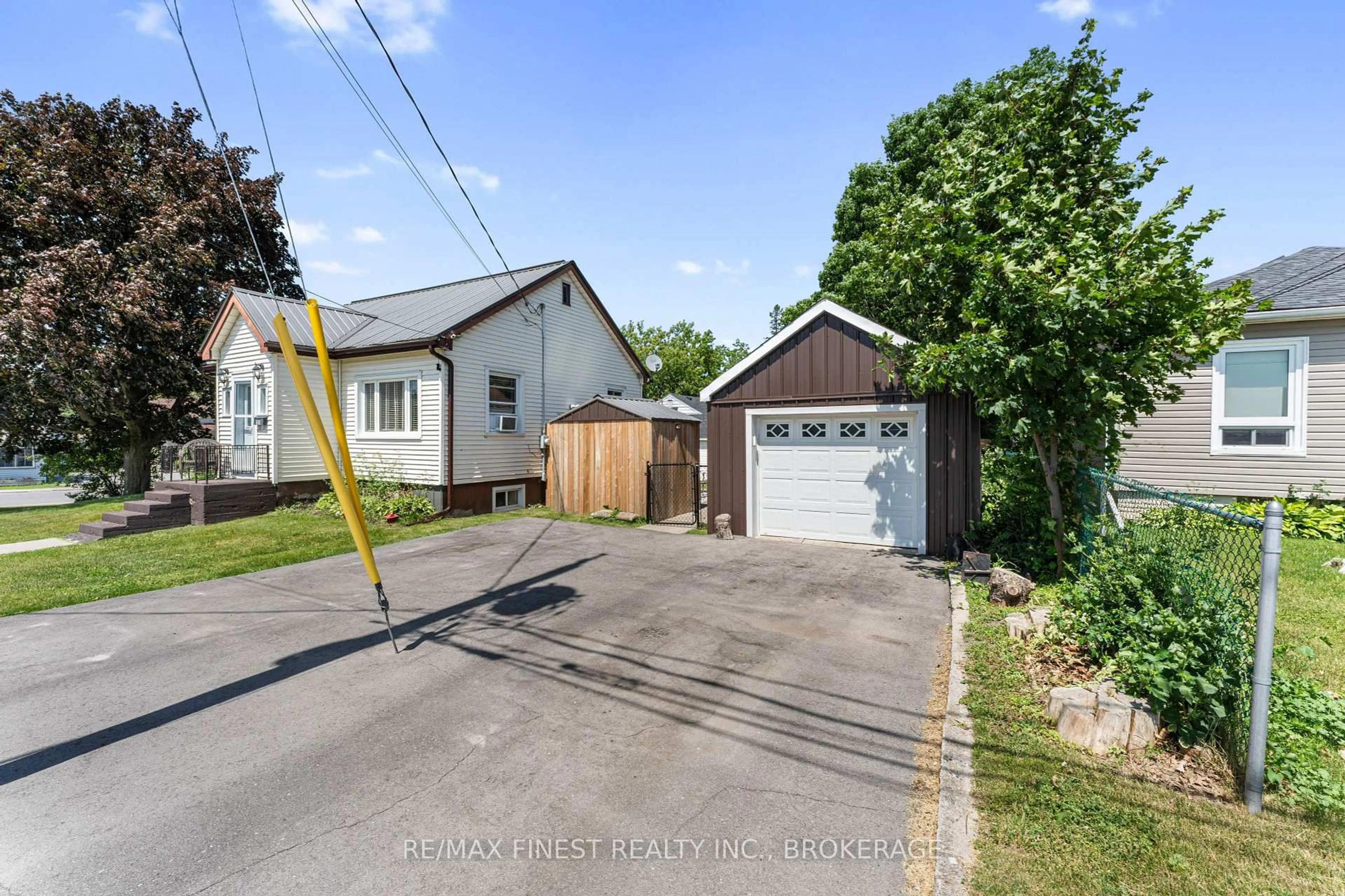 A pic from outside/outdoor area/front of a property/back of a property/a pic from drone, street for 181 York St, Greater Napanee Ontario K7R 2Y8
