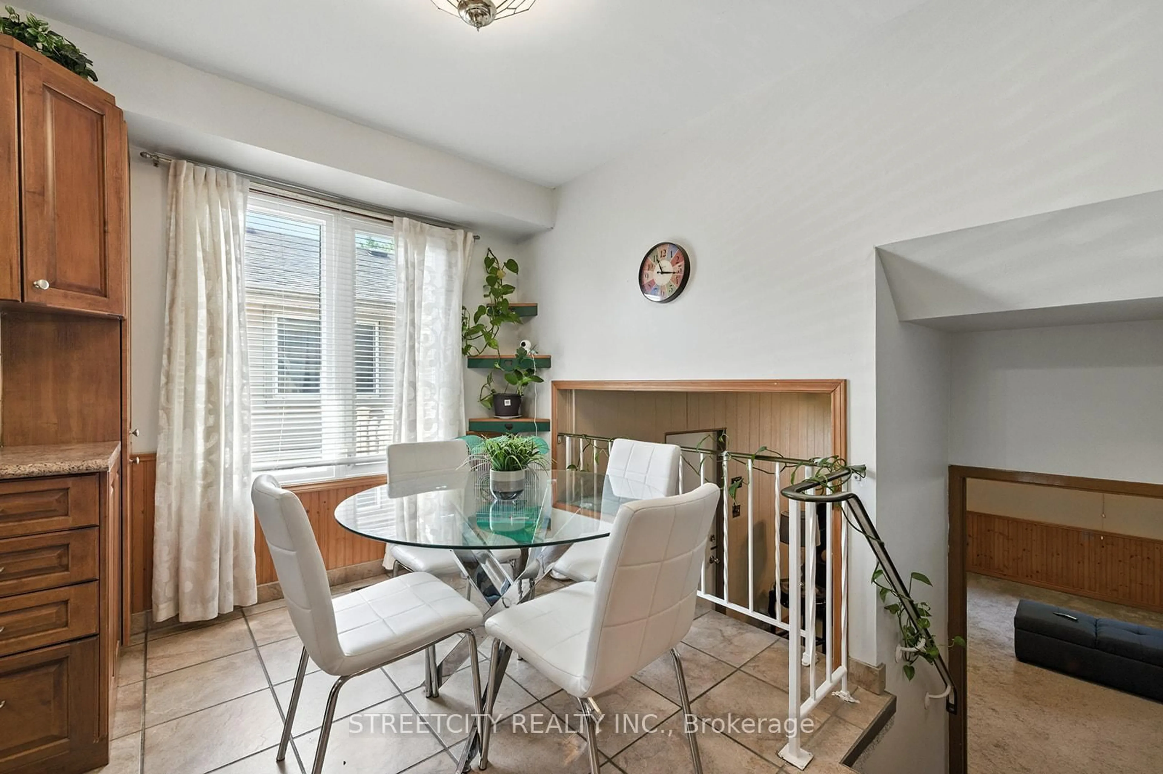 Dining room, unknown for 20 Beechmount Cres, London South Ontario N6E 2J3