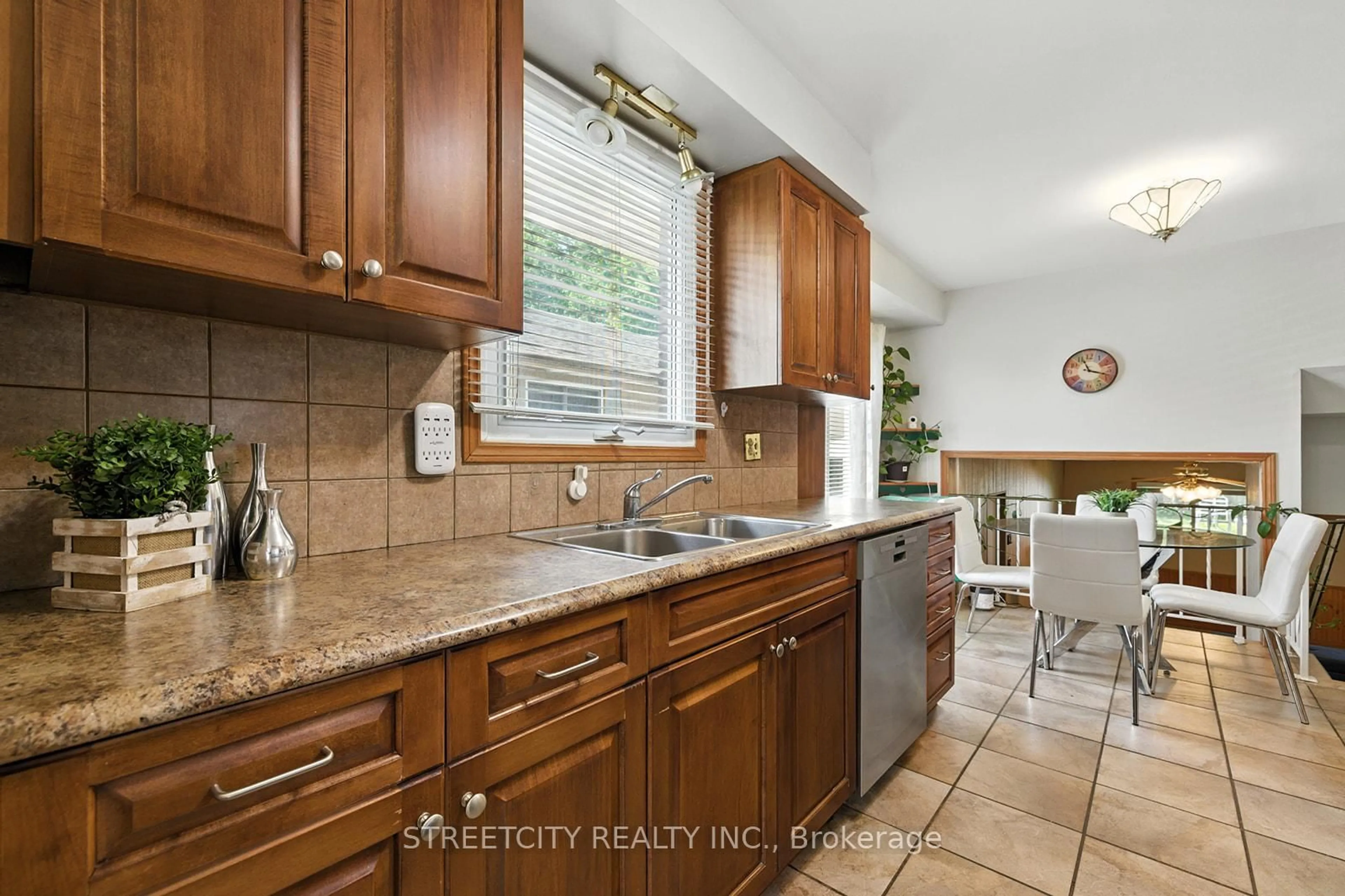 Unknown for 20 Beechmount Cres, London South Ontario N6E 2J3