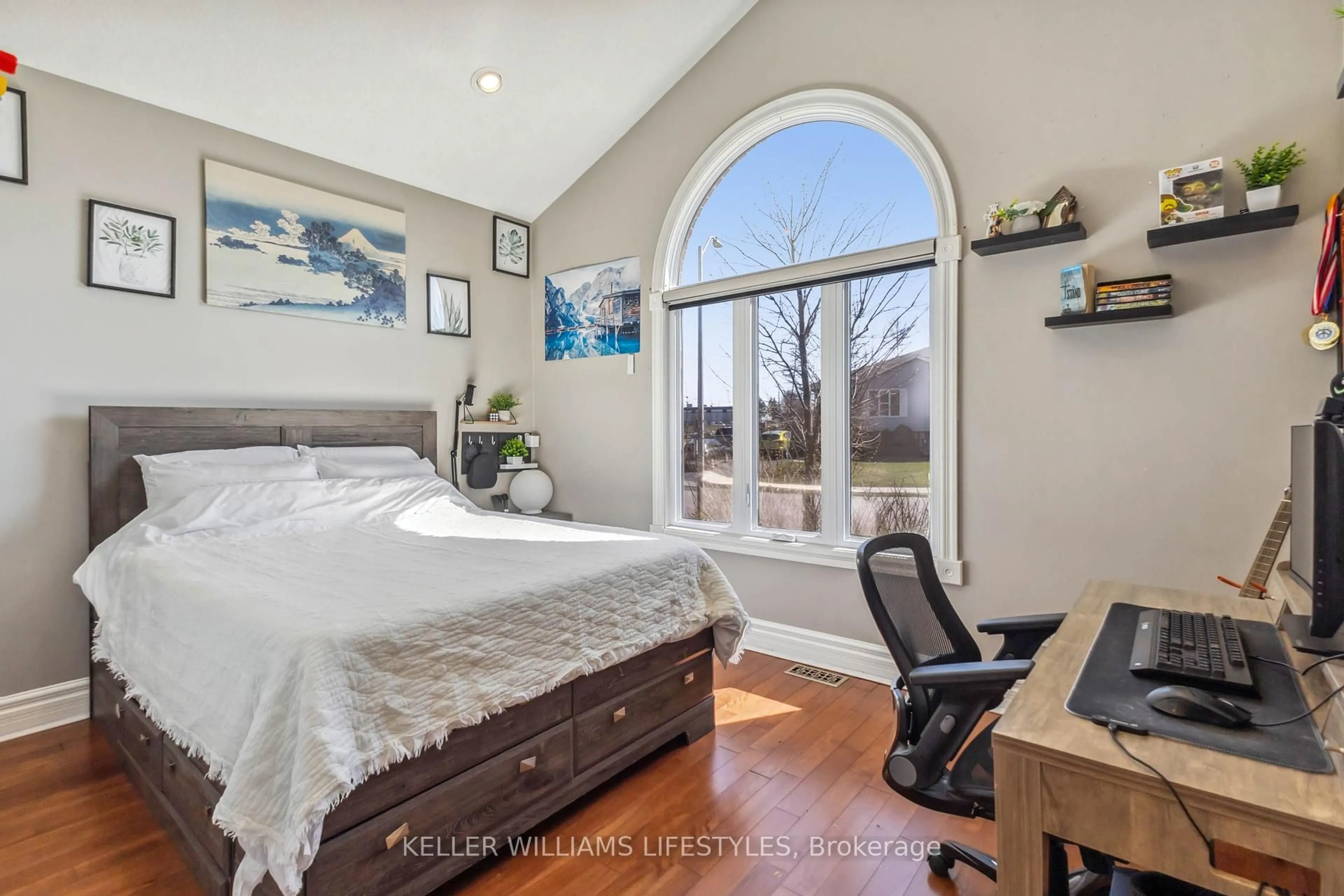 Bedroom with bed, unknown for 1 Mcgregor Crt, St. Thomas Ontario N5P 4H7