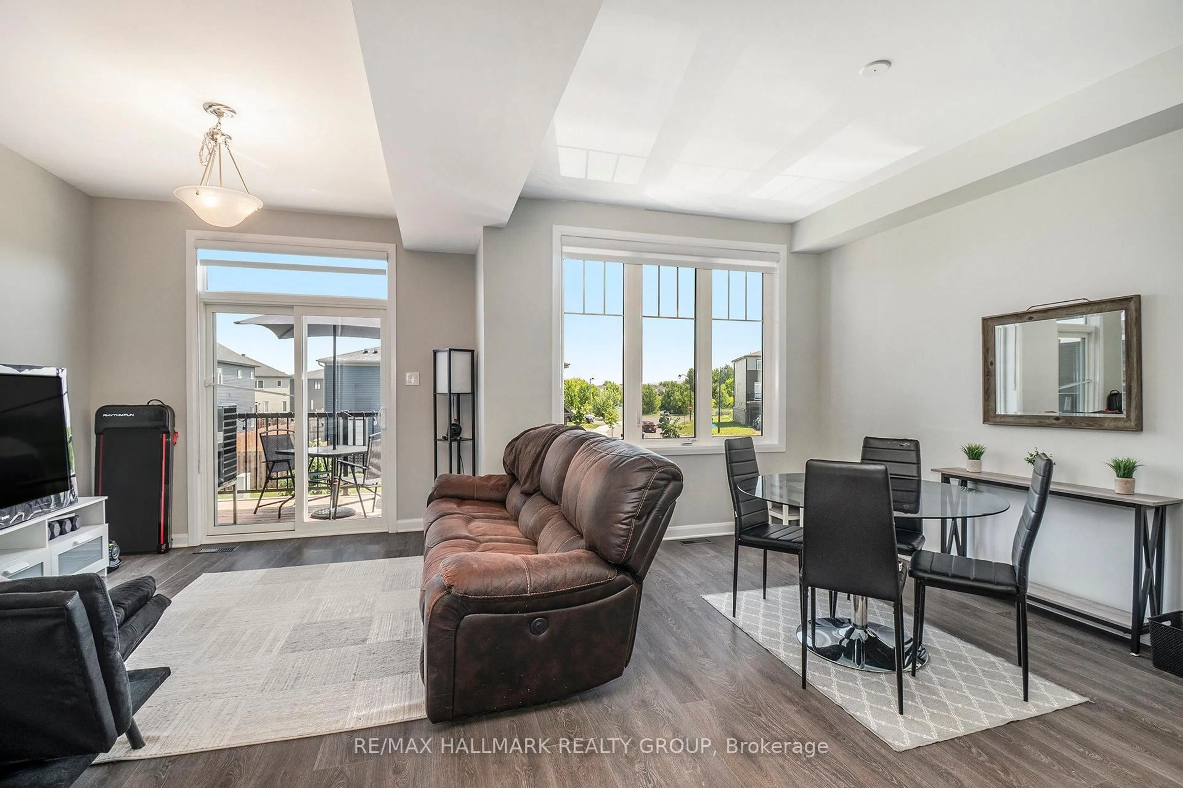 Living room with furniture, unknown for 328 Shepperton St, Ottawa Ontario K4A 5K9