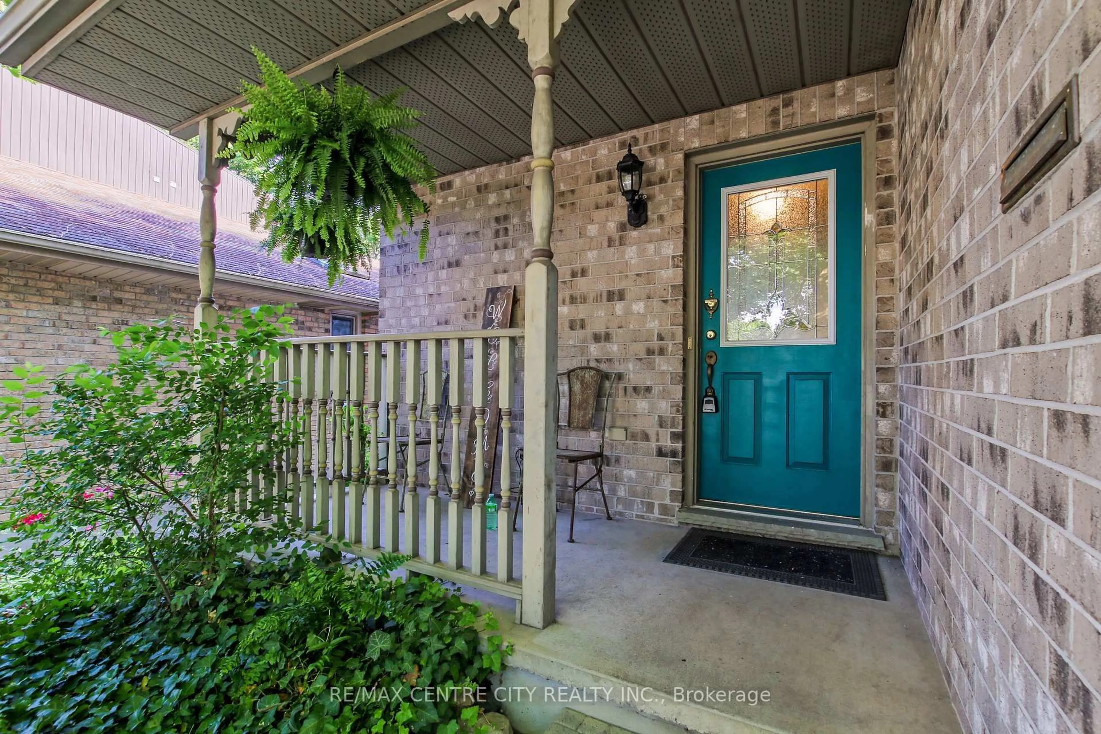Indoor entryway for 110 Wortley Rd, London South Ontario N6C 3N8