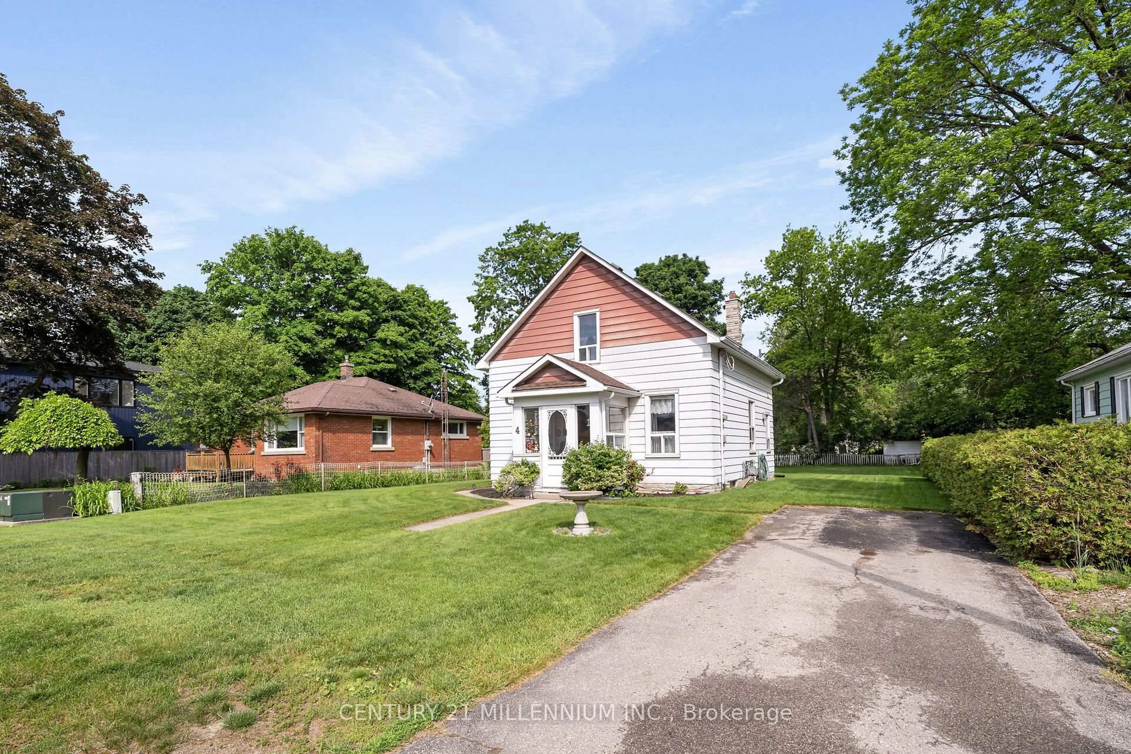 A pic from outside/outdoor area/front of a property/back of a property/a pic from drone, street for 4 English St, Erin Ontario N0B 1T0
