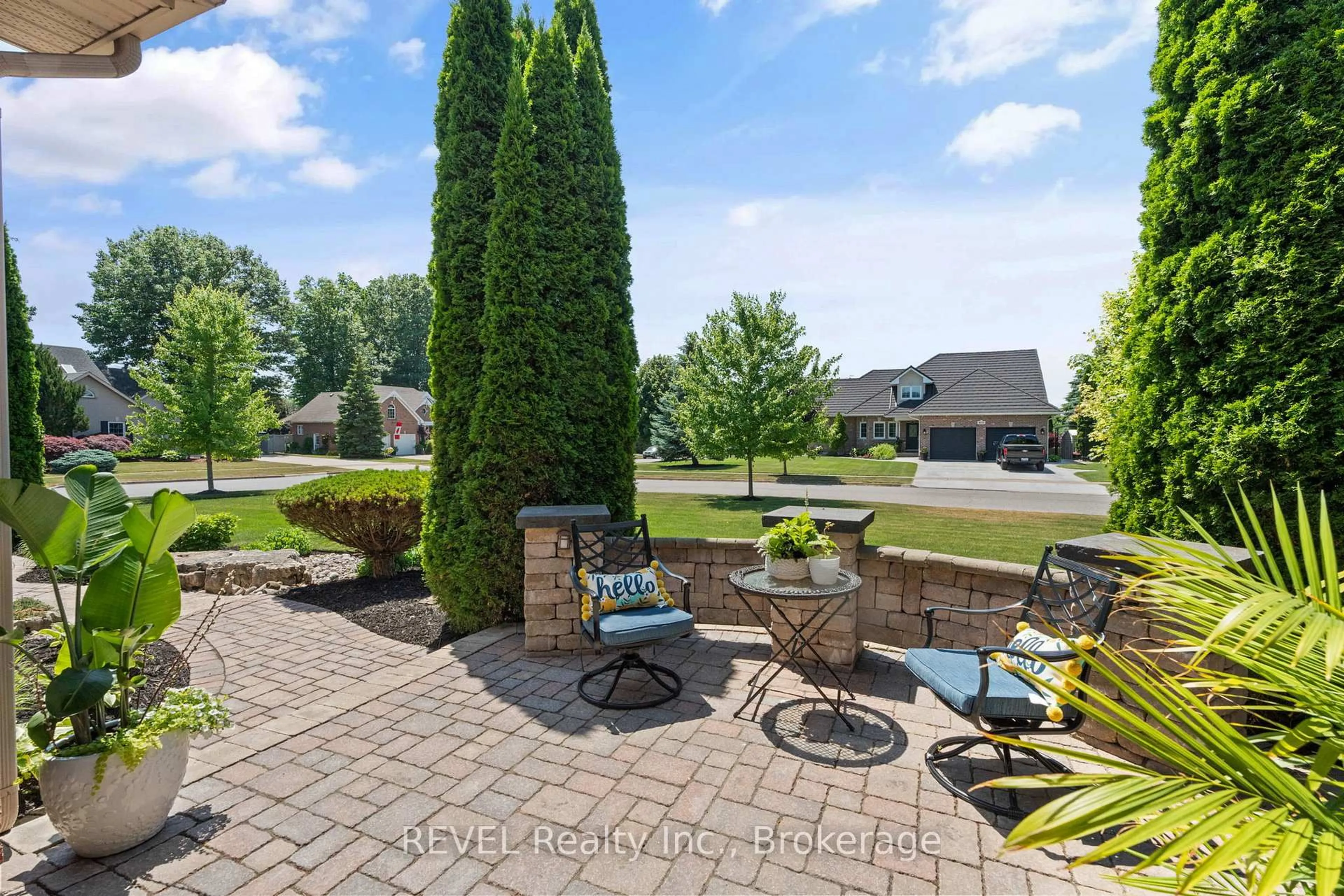 Patio, water/lake/river/ocean view for 8152 Westminster Dr, Niagara Falls Ontario L2H 2Y8
