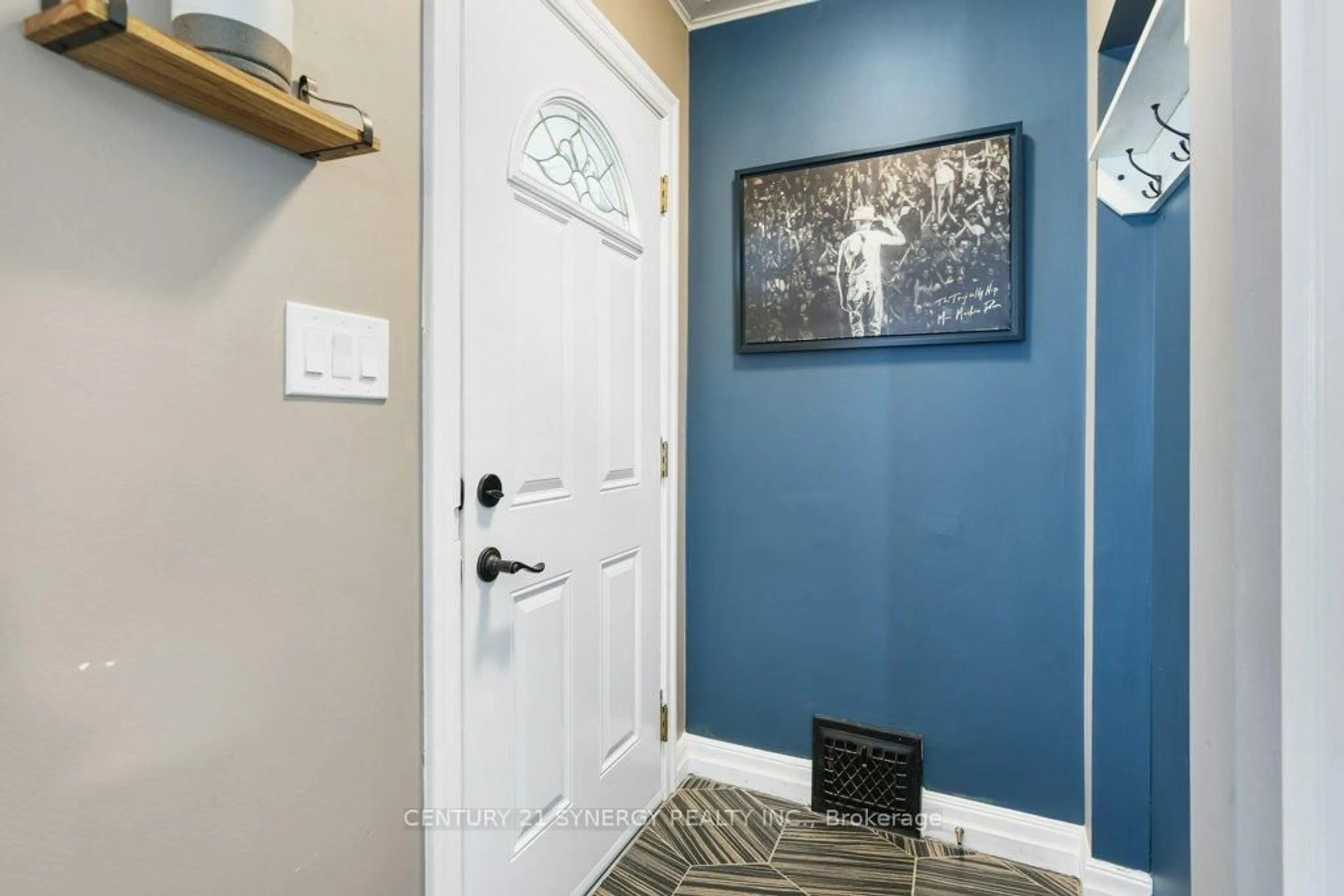 Indoor entryway for 10 Mclachlin St, Arnprior Ontario K7S 2Y8