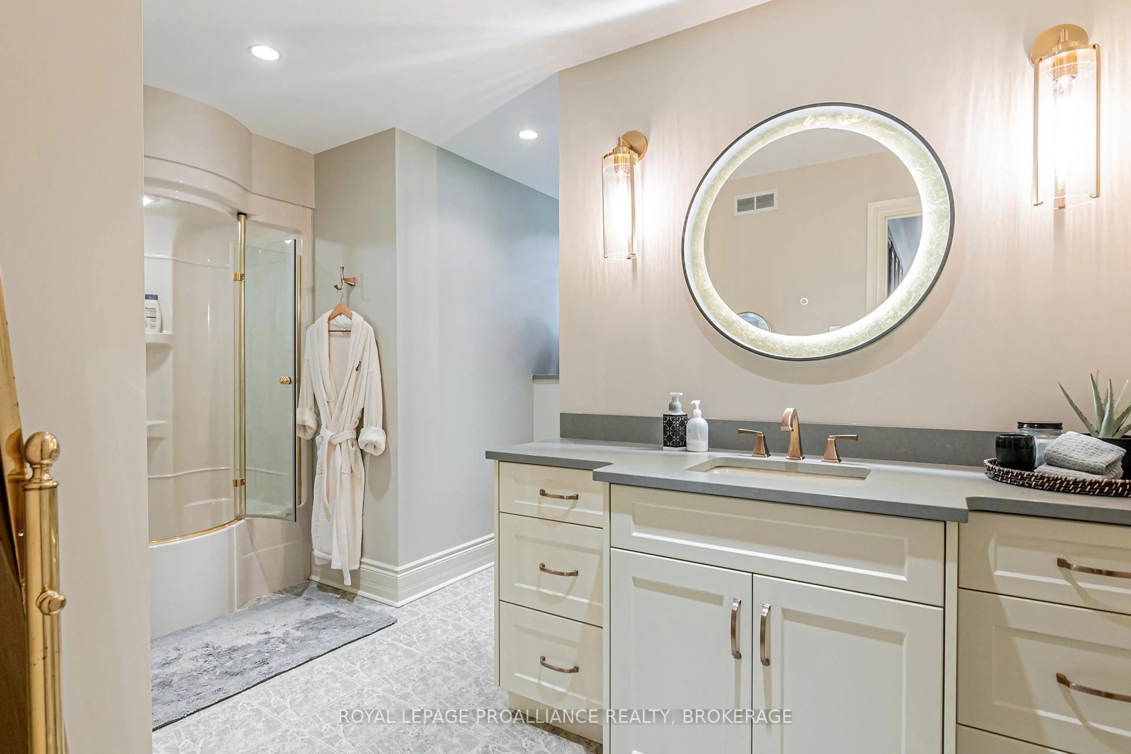Contemporary bathroom, ceramic/tile floor for 96 & 88 Spithead Rd, Gananoque Ontario K7G 2V6