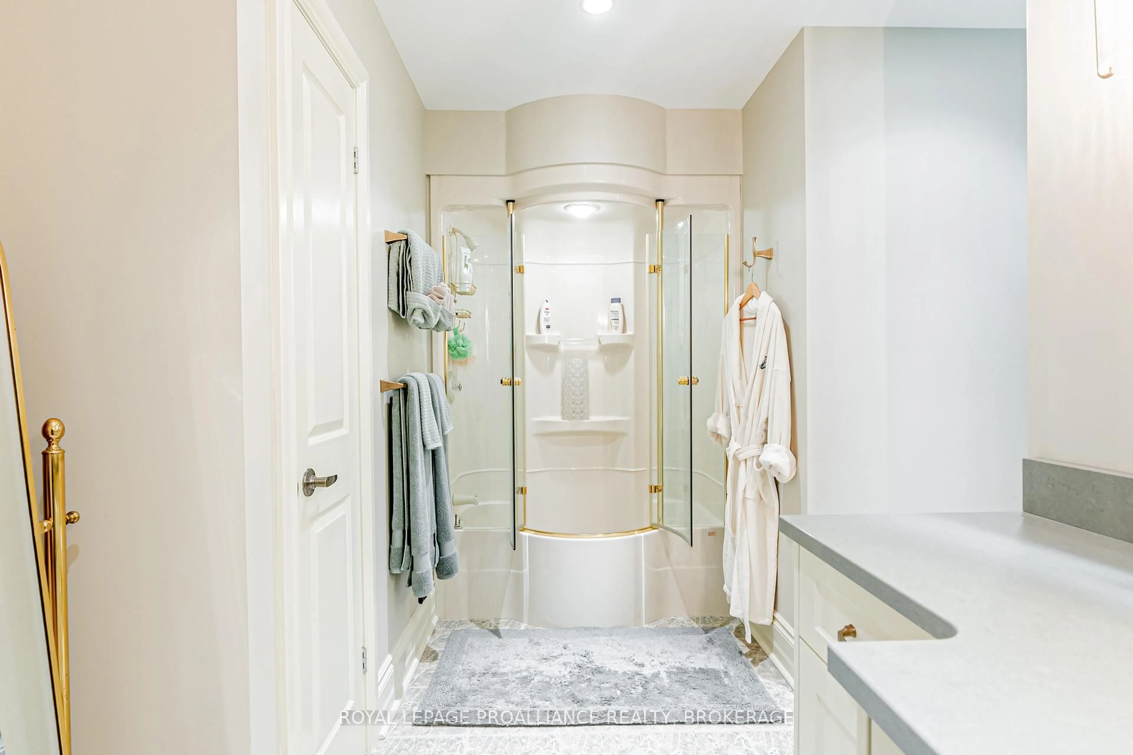 Contemporary bathroom, ceramic/tile floor for 96 & 88 Spithead Rd, Gananoque Ontario K7G 2V6