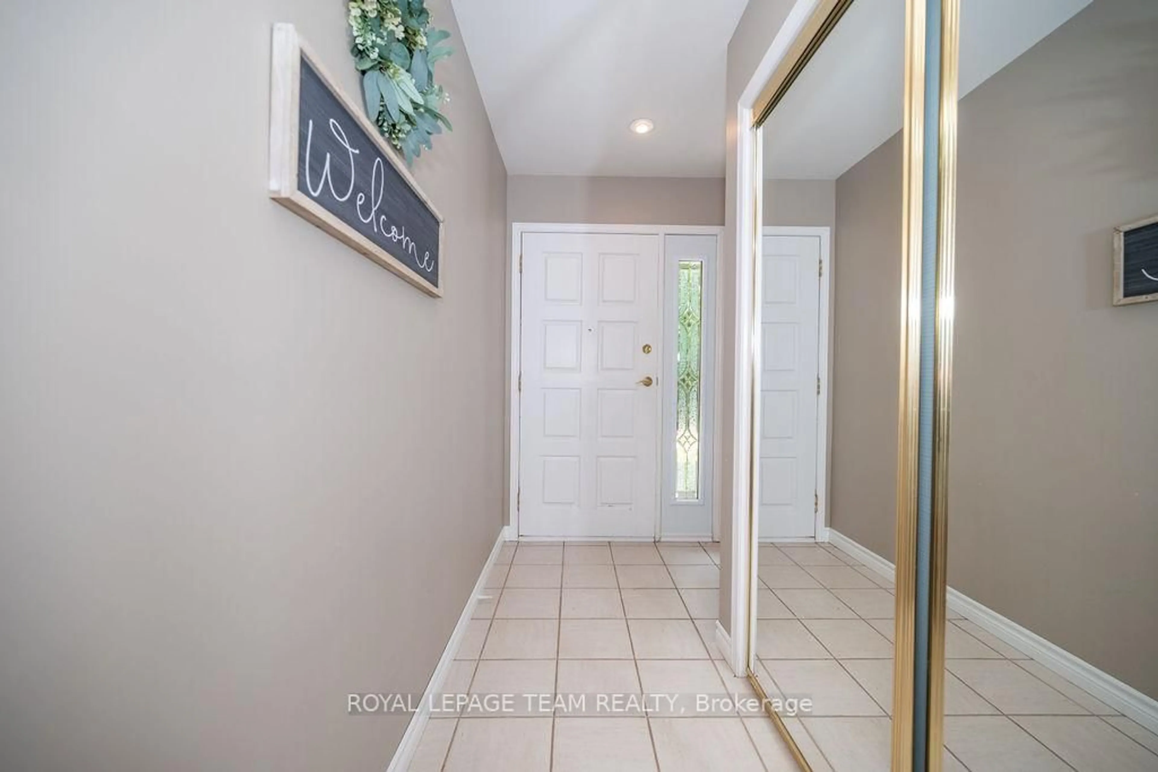 Indoor entryway for 171 Branch Tr, Westmeath Ontario K0J 2L0