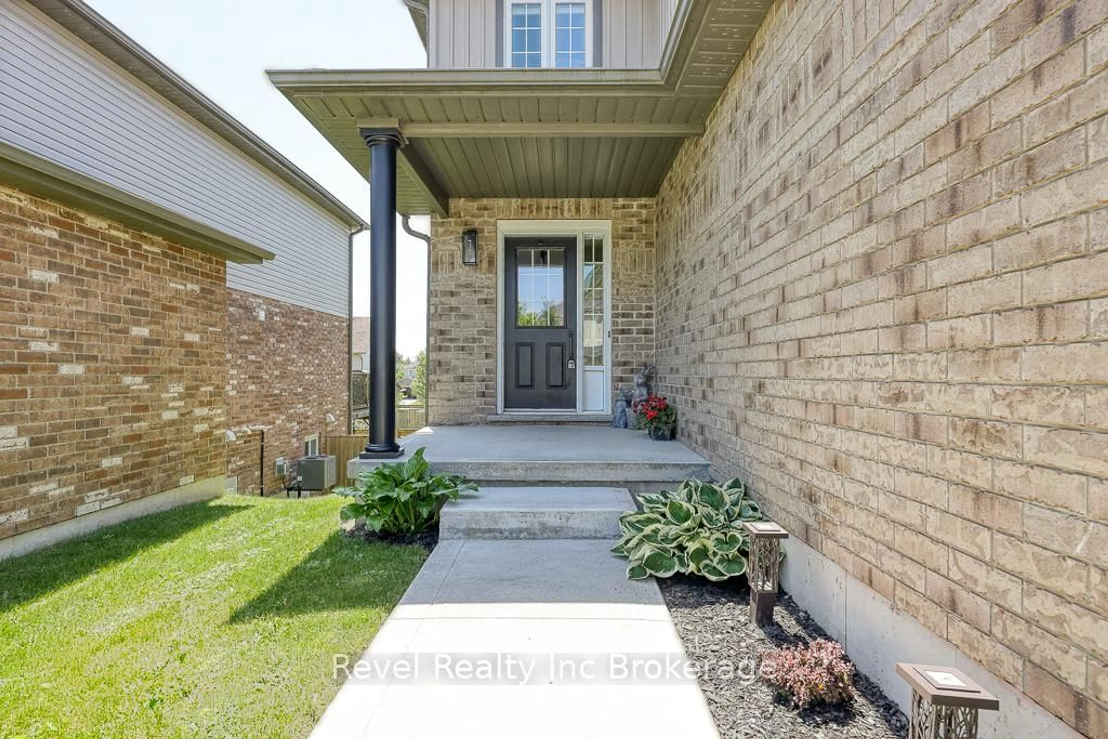 Home with brick exterior material, street for 867 Frontenac Cres, Woodstock Ontario N4V 0A8