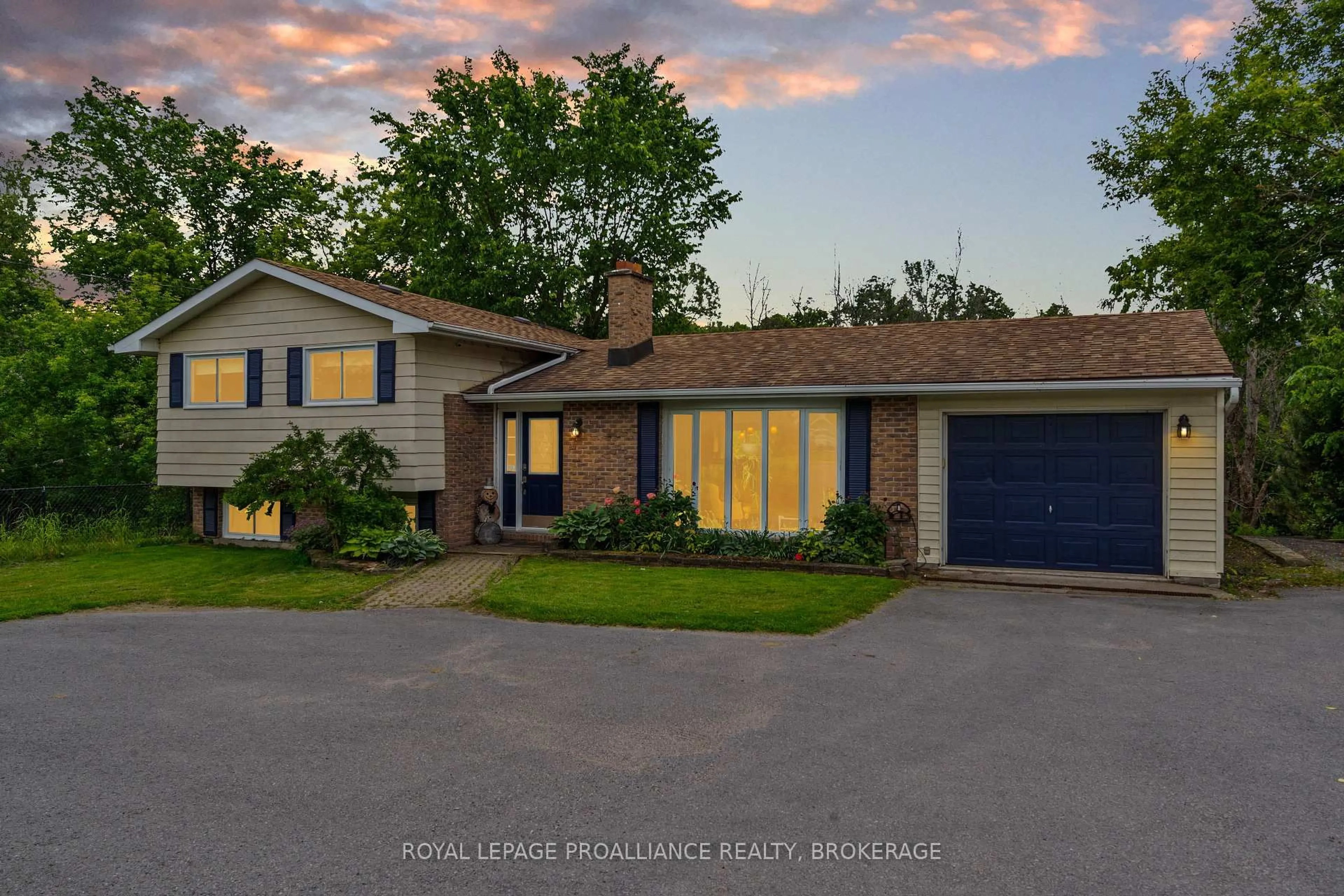 A pic from outside/outdoor area/front of a property/back of a property/a pic from drone, street for 3519 Princess St, Kingston Ontario K7P 3A7