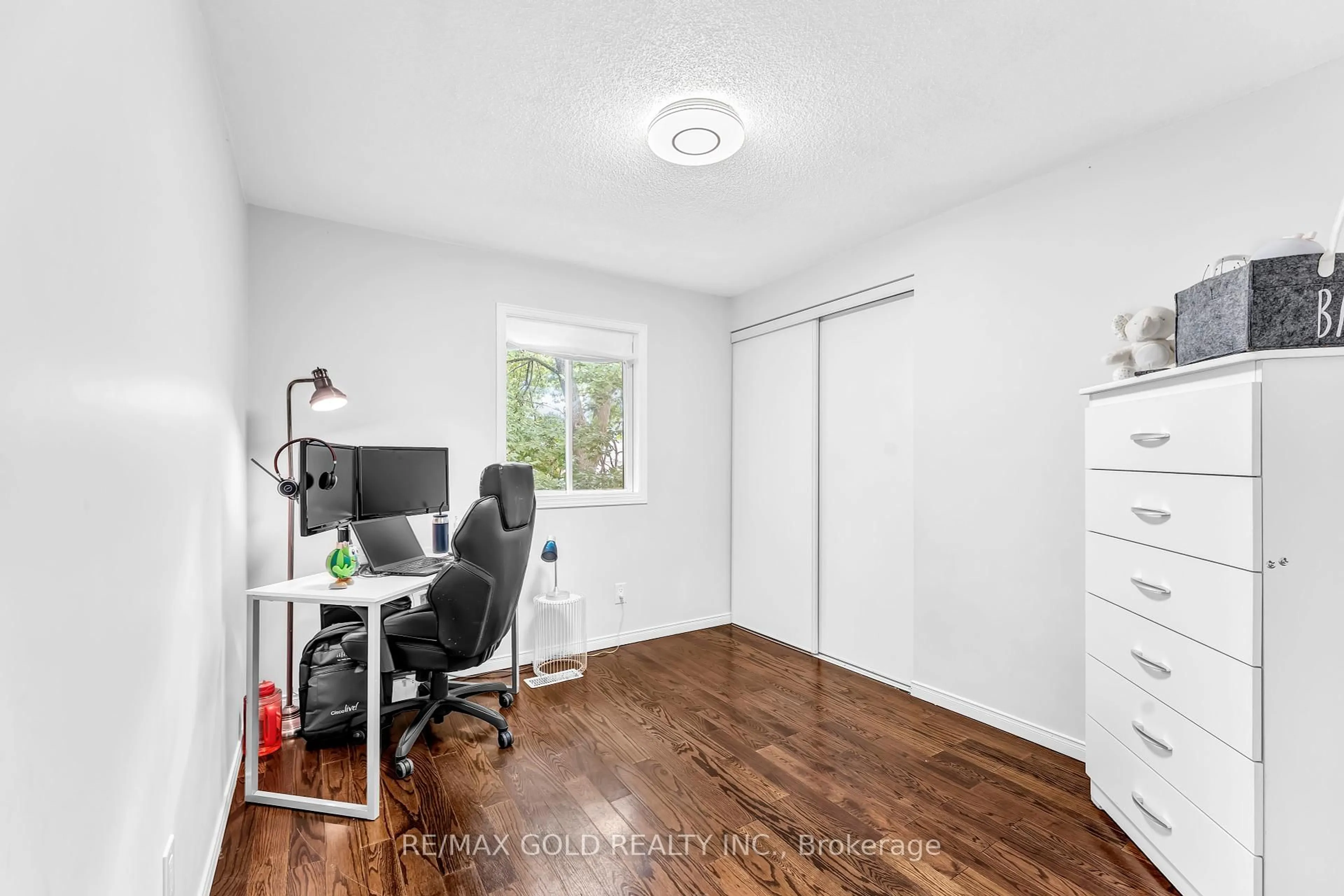 A pic of a room for 90 Mooregate Cres #34, Kitchener Ontario N2M 5P7