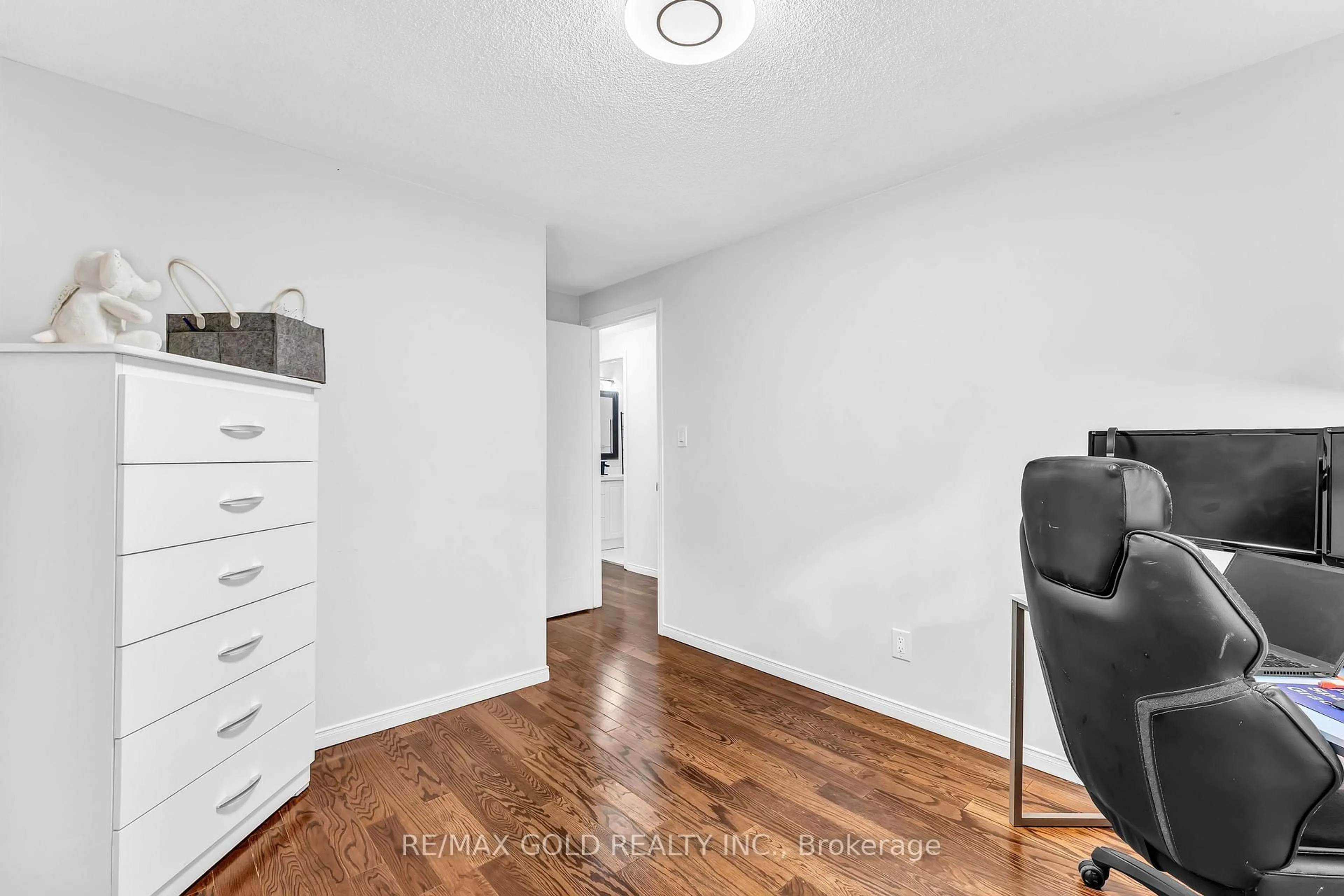 A pic of a room for 90 Mooregate Cres #34, Kitchener Ontario N2M 5P7