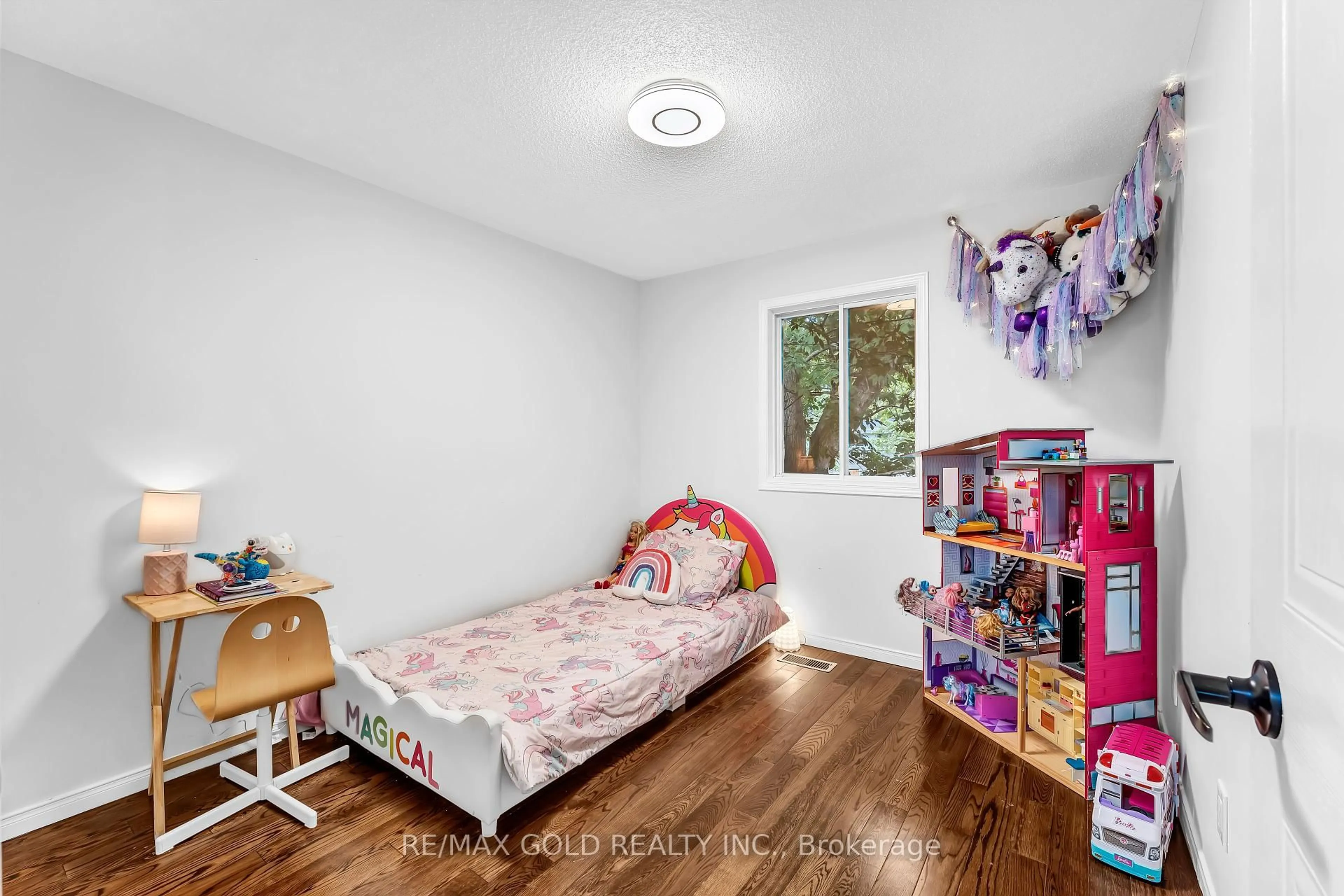 A pic of a room for 90 Mooregate Cres #34, Kitchener Ontario N2M 5P7