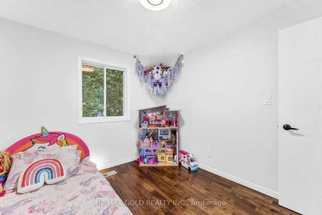 Additional image 33 of 90 Mooregate Cres Unit 34