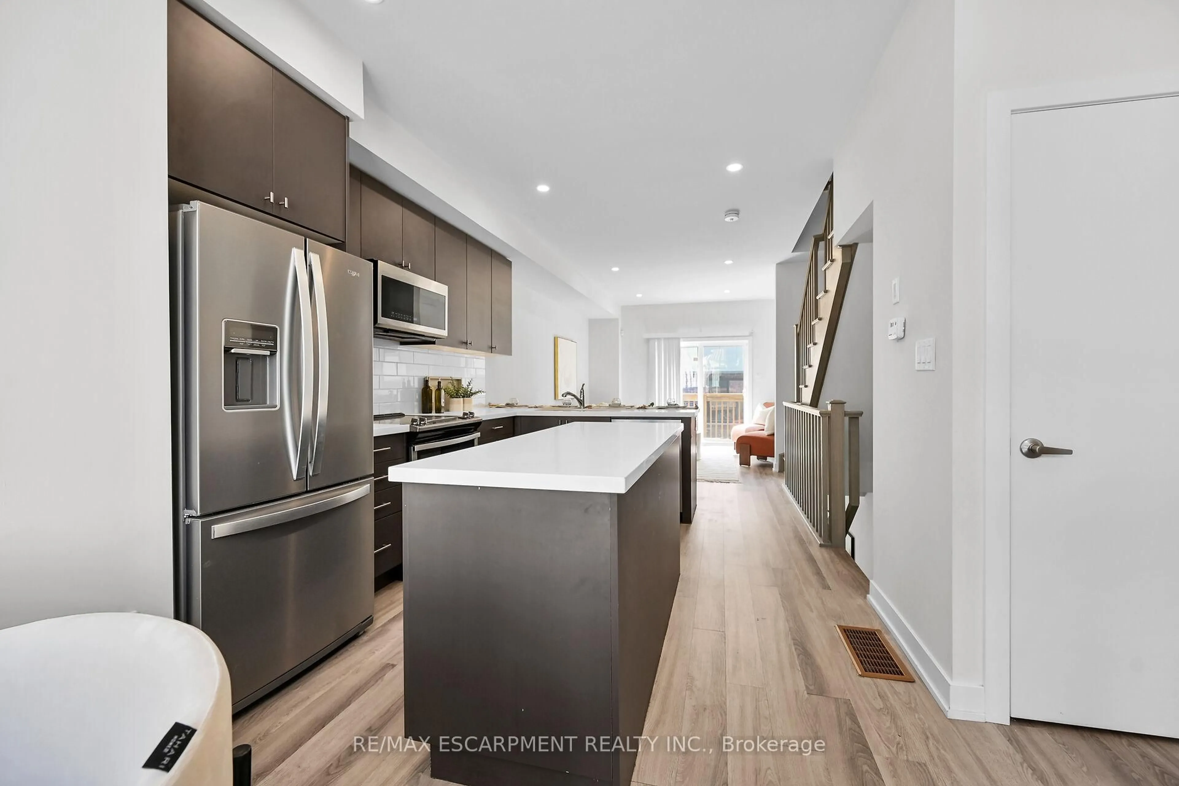 Open concept kitchen, unknown for 17 Markle Cres, Hamilton Ontario L9H 0H3