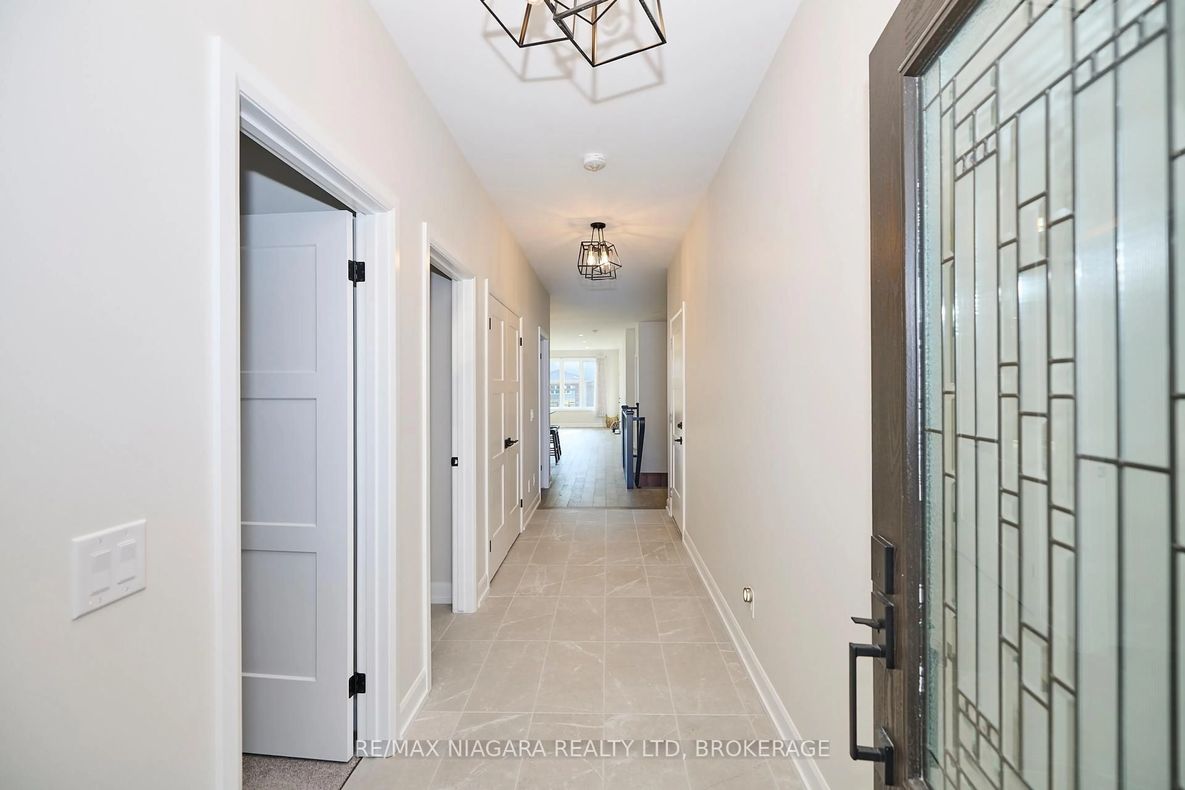 Indoor entryway for 3914 MITCHELL Cres, Fort Erie Ontario L0S 1S0