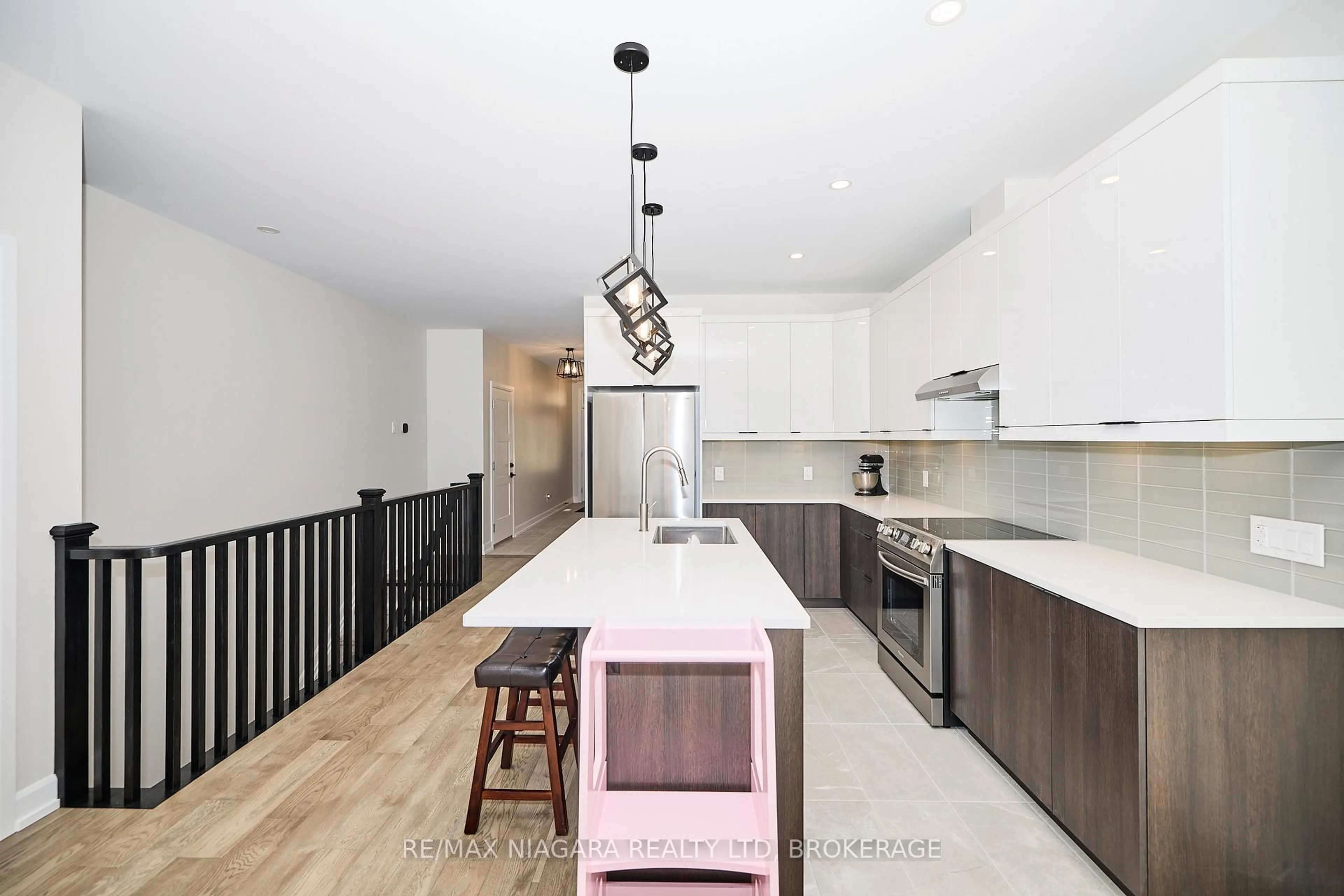 Open concept kitchen, unknown for 3914 MITCHELL Cres, Fort Erie Ontario L0S 1S0