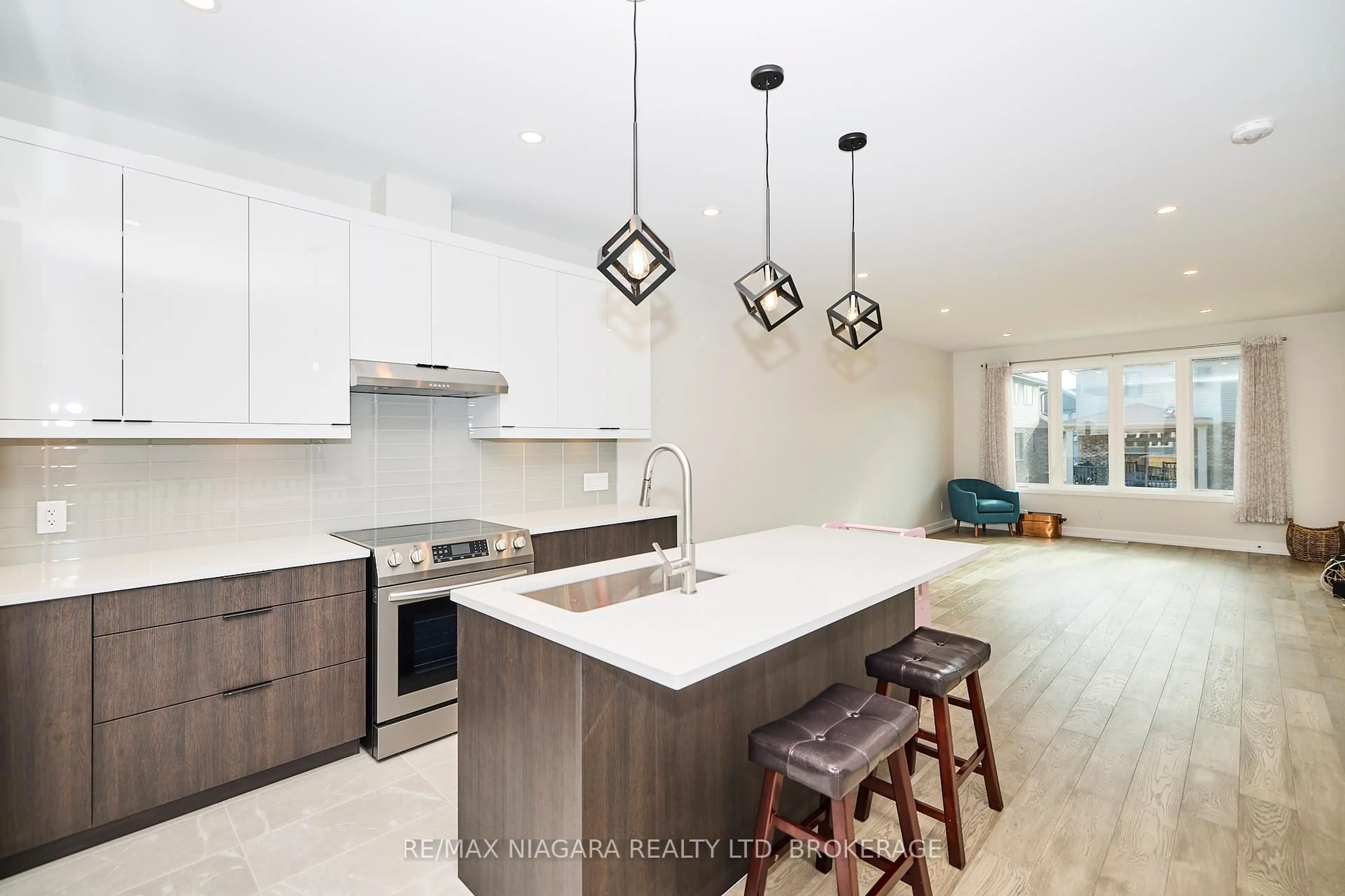 Open concept kitchen, unknown for 3914 MITCHELL Cres, Fort Erie Ontario L0S 1S0