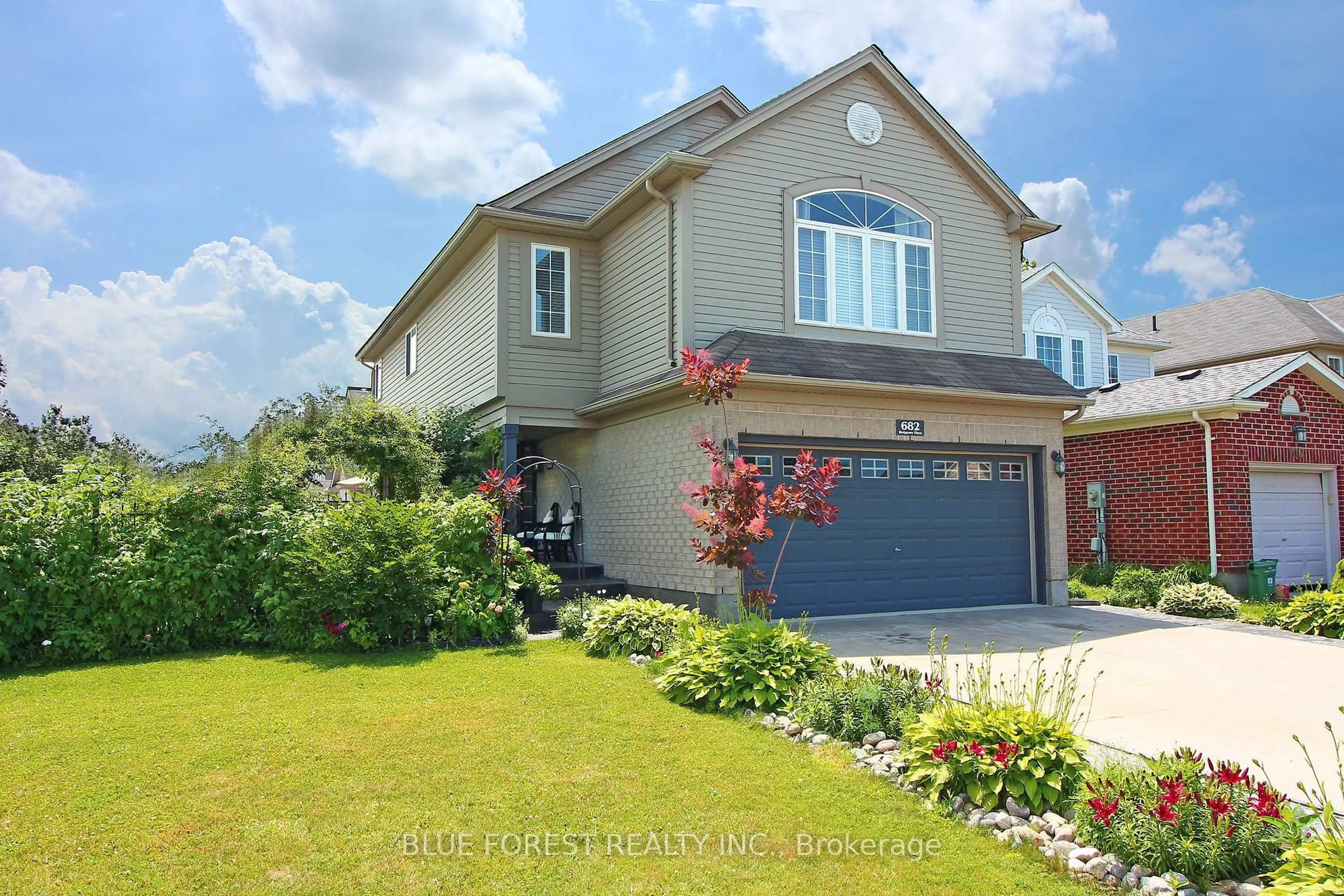 Home with vinyl exterior material, street for 682 Hedgerow Pl, London North Ontario N5X 4L6