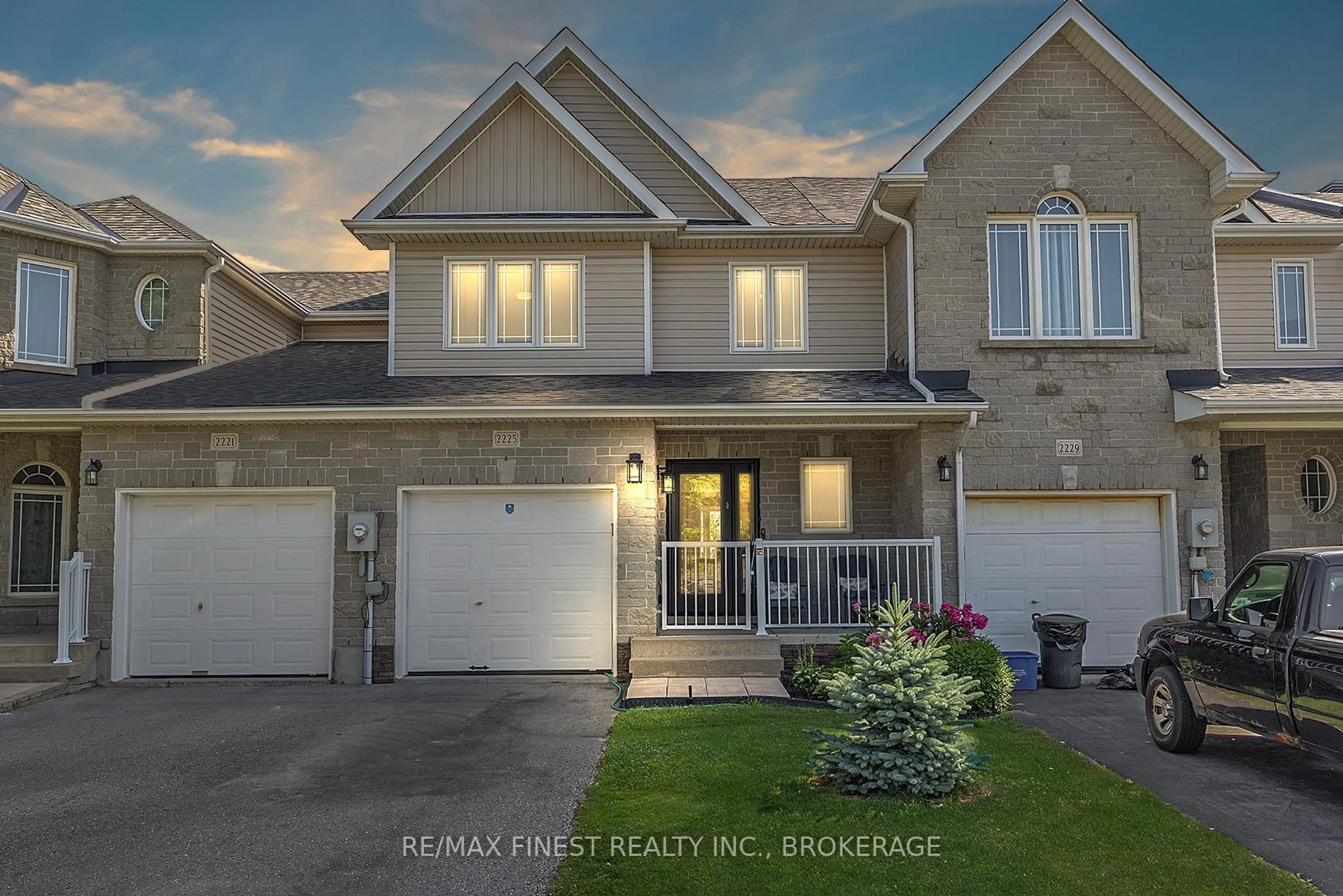 Home with vinyl exterior material, street for 2225 Swanfield St, Kingston Ontario K7M 0A8