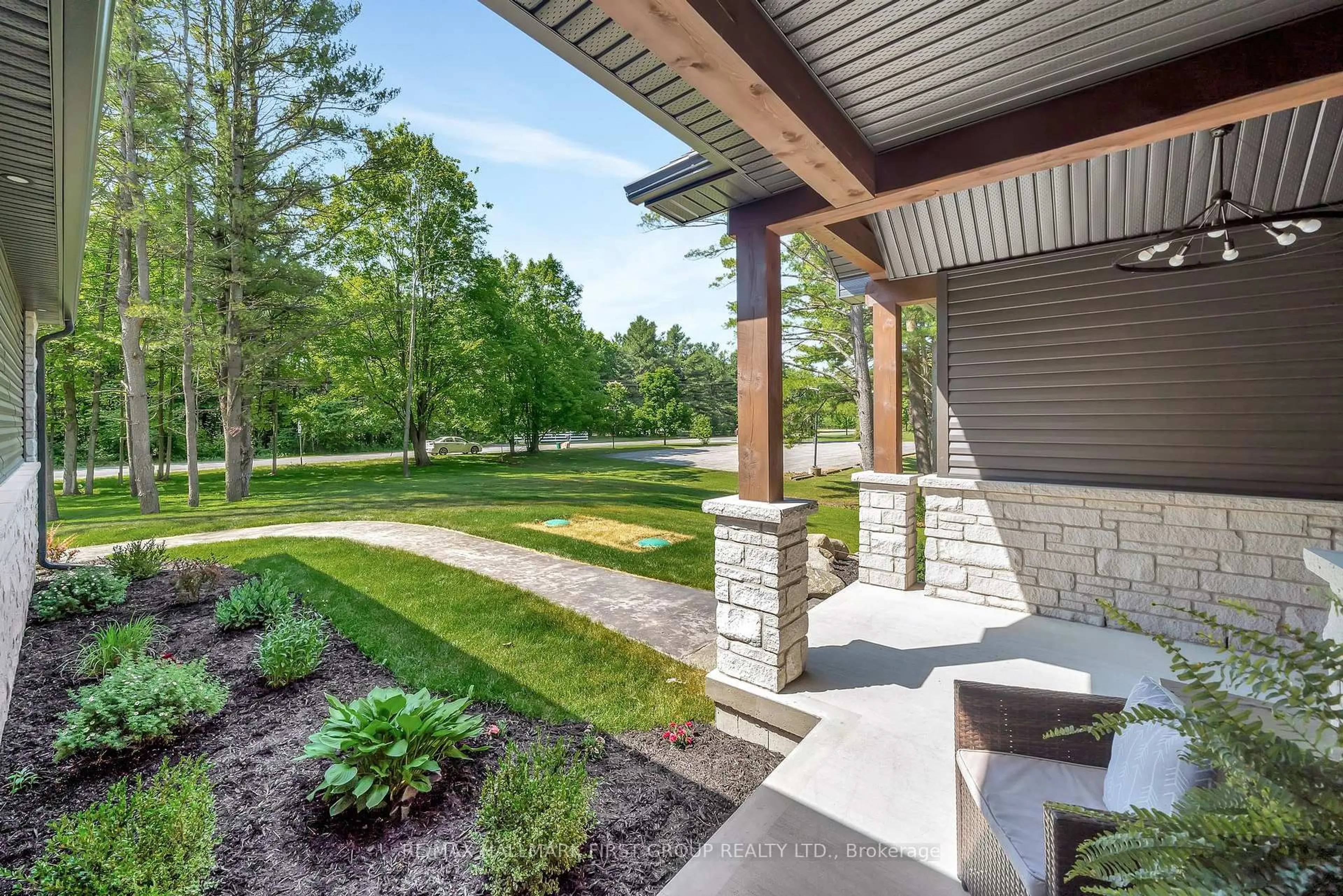 Patio, street for 376 Whites Rd, Brighton Ontario K0K 1H0