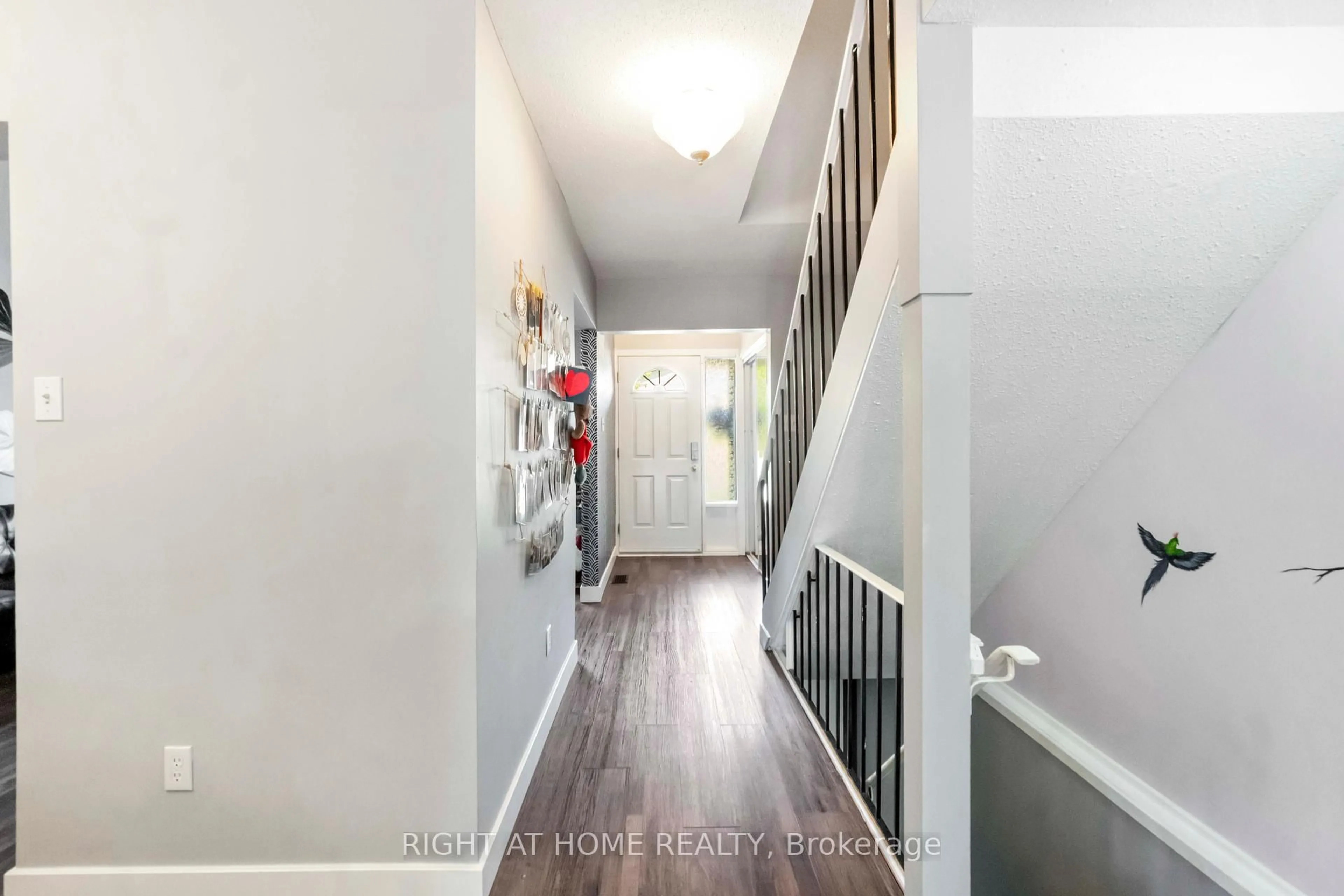 Indoor entryway for 21 Midland Cres #3, Ottawa Ontario K2H 8P6