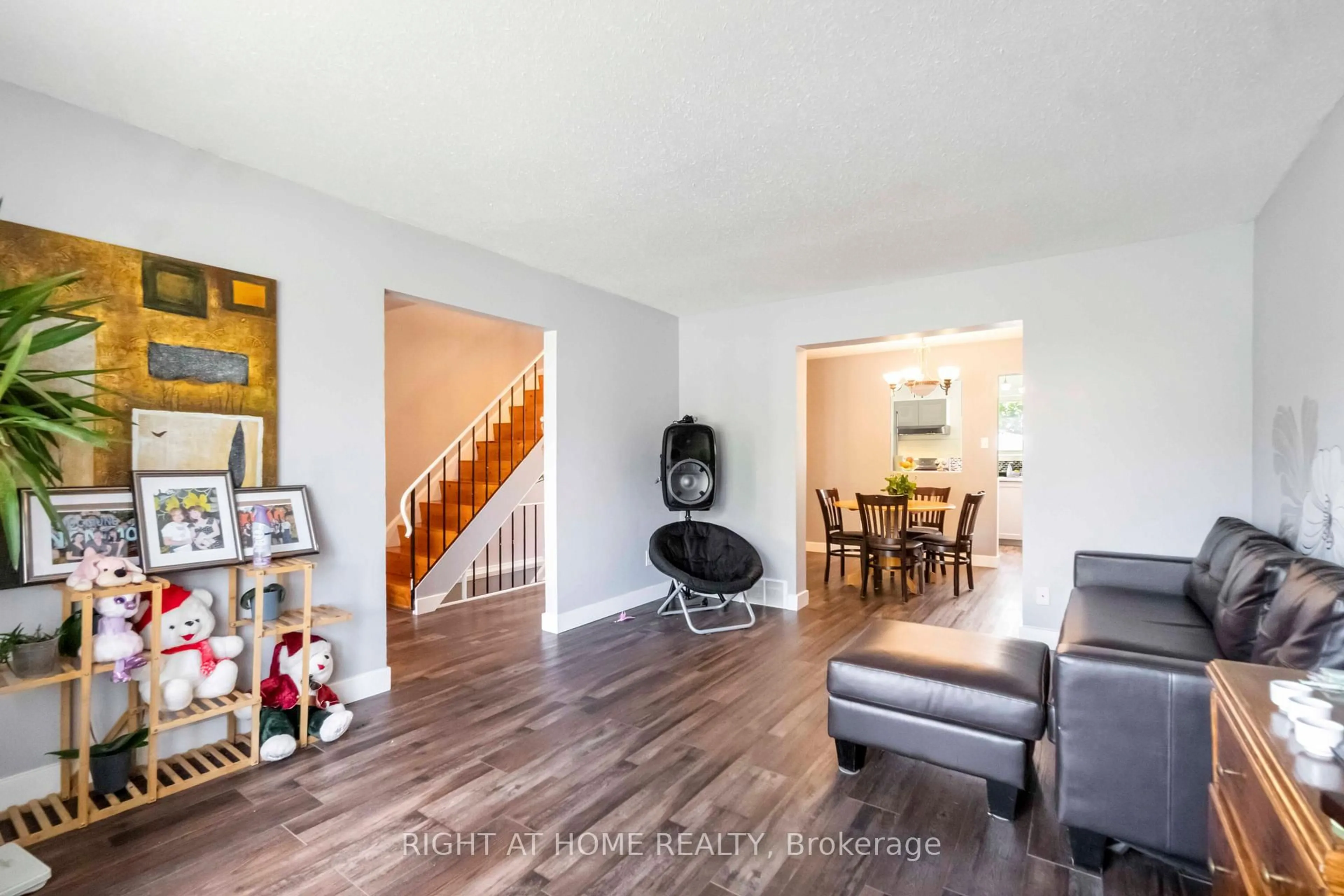 Unknown for 21 Midland Cres #3, Ottawa Ontario K2H 8P6