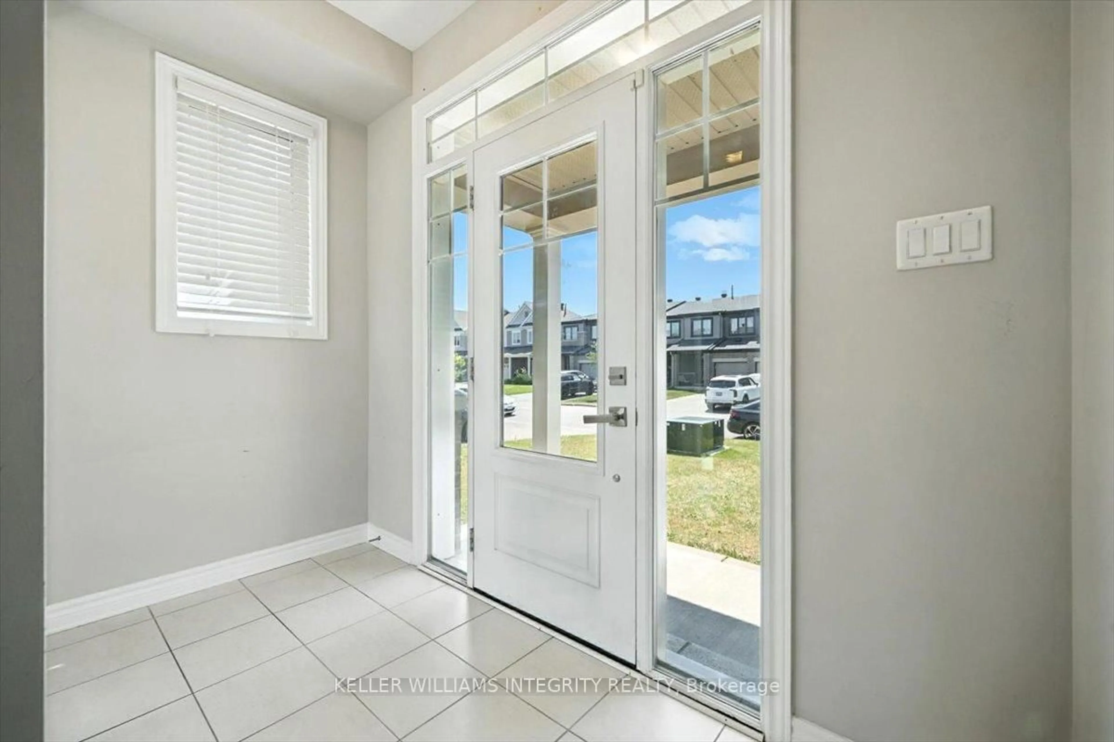 Indoor entryway for 843 June Grass St, Orleans Ontario K4A 1H4
