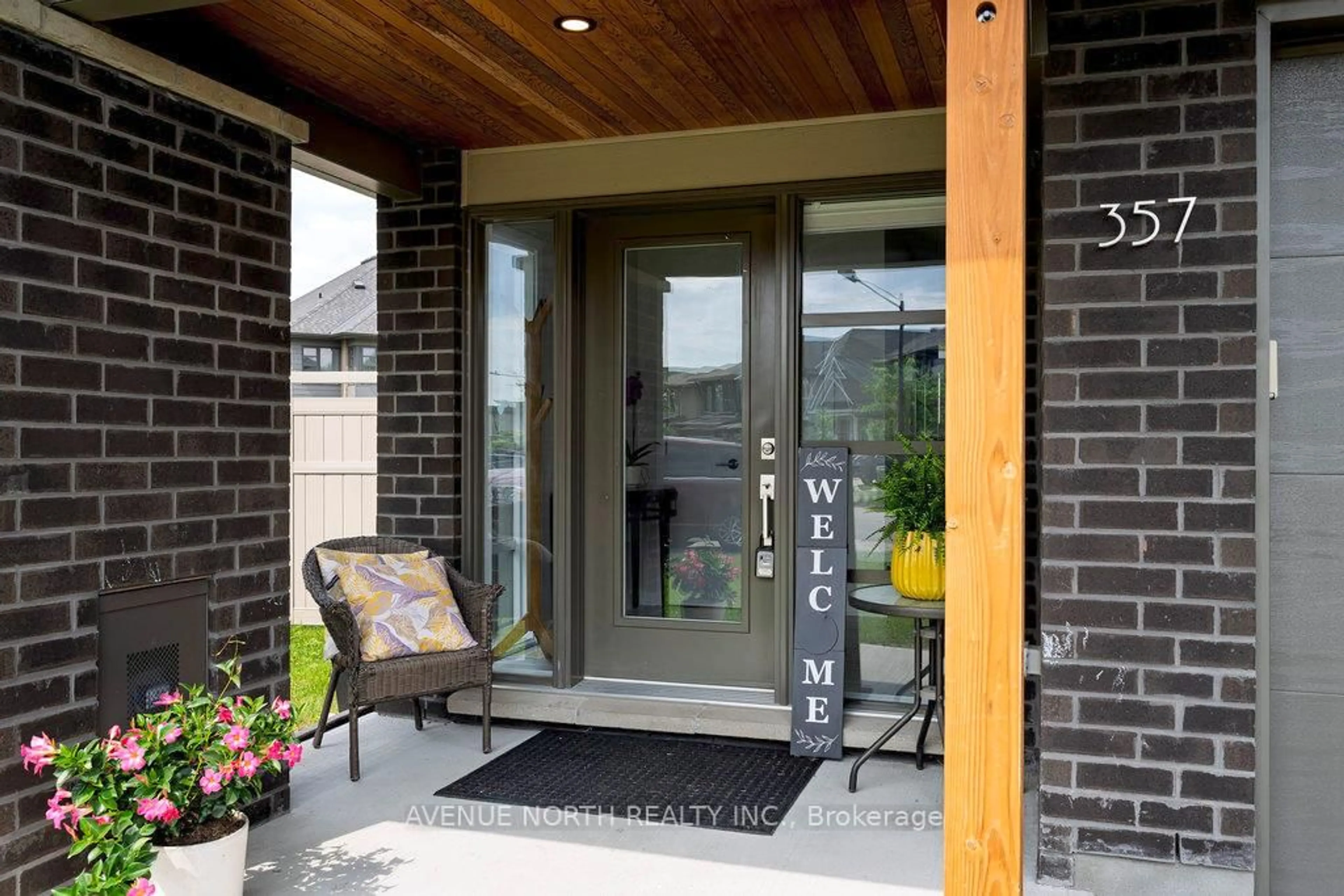 Indoor entryway for 357 Big Dipper St, Ottawa Ontario K4M 0J3