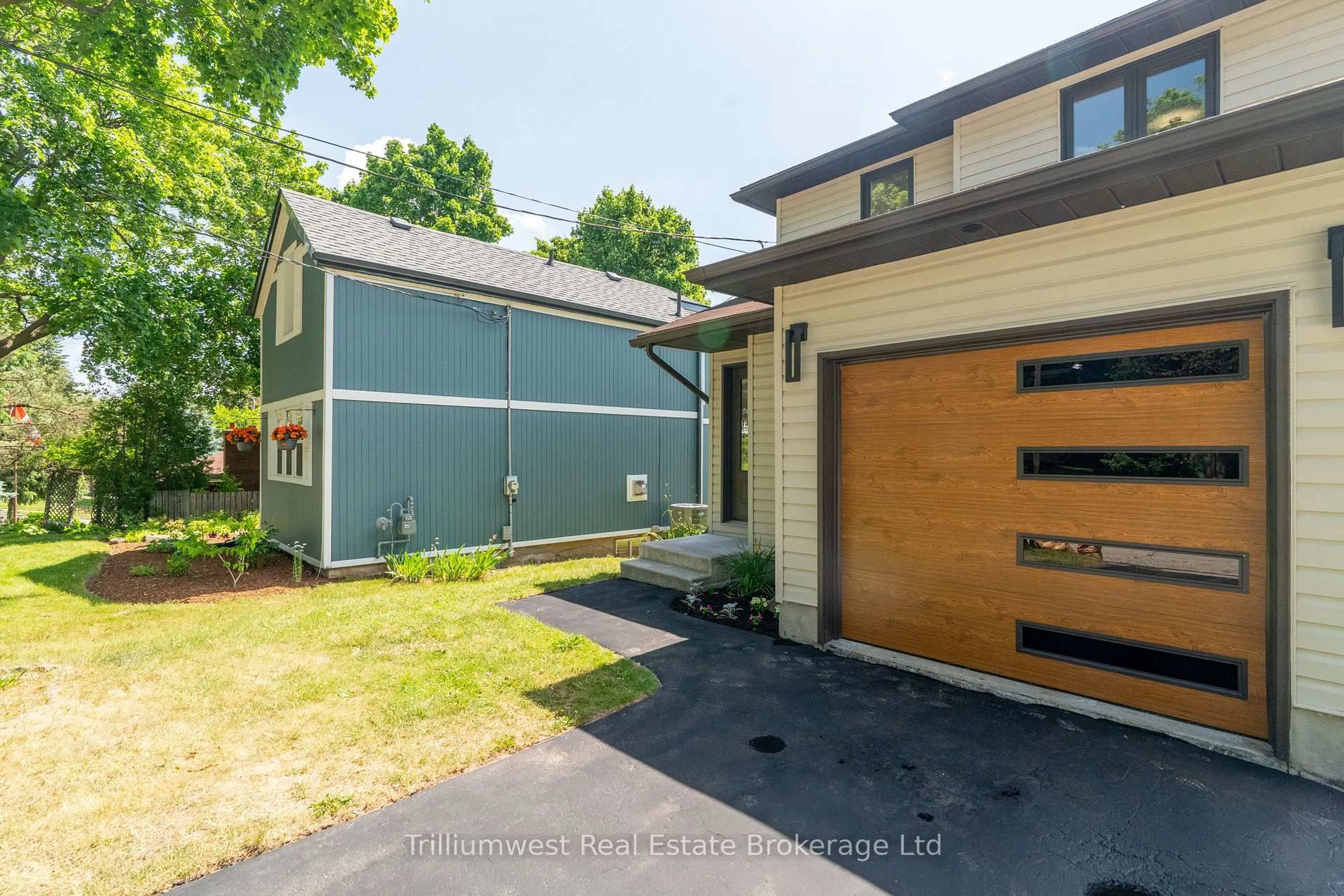 Unknown for 8 Chadwick Ave, Guelph Ontario N1H 3E4
