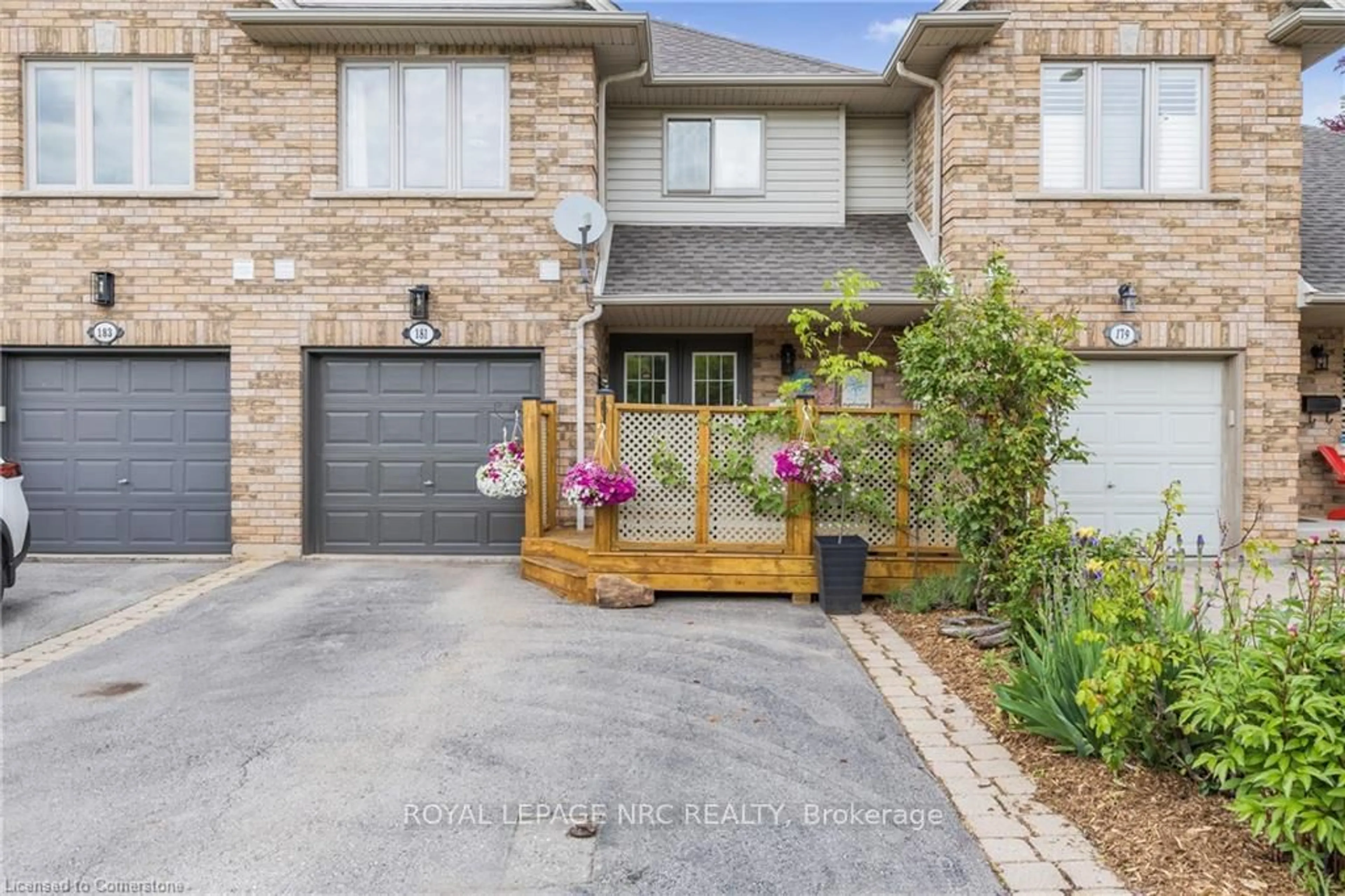Home with brick exterior material, street for 181 Livingston Ave, Grimsby Ontario L3M 5M3
